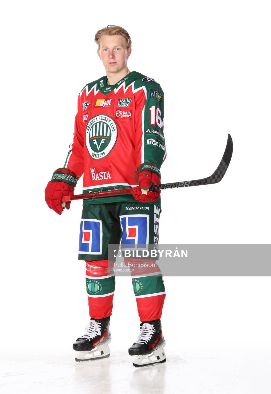 Frölundas Otto Stenbergposerar för ett porträtt