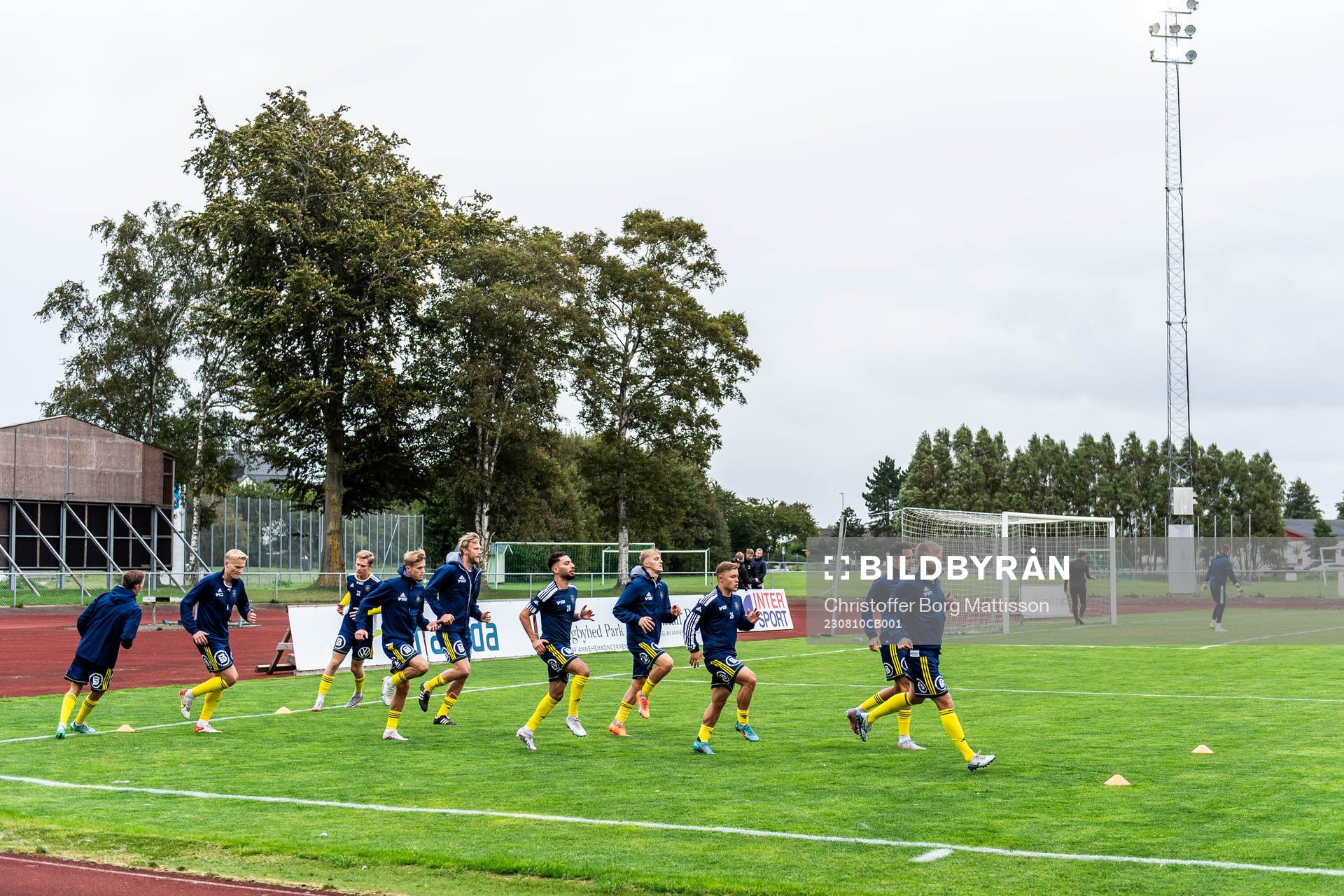Ängelholms spelare värmer upp