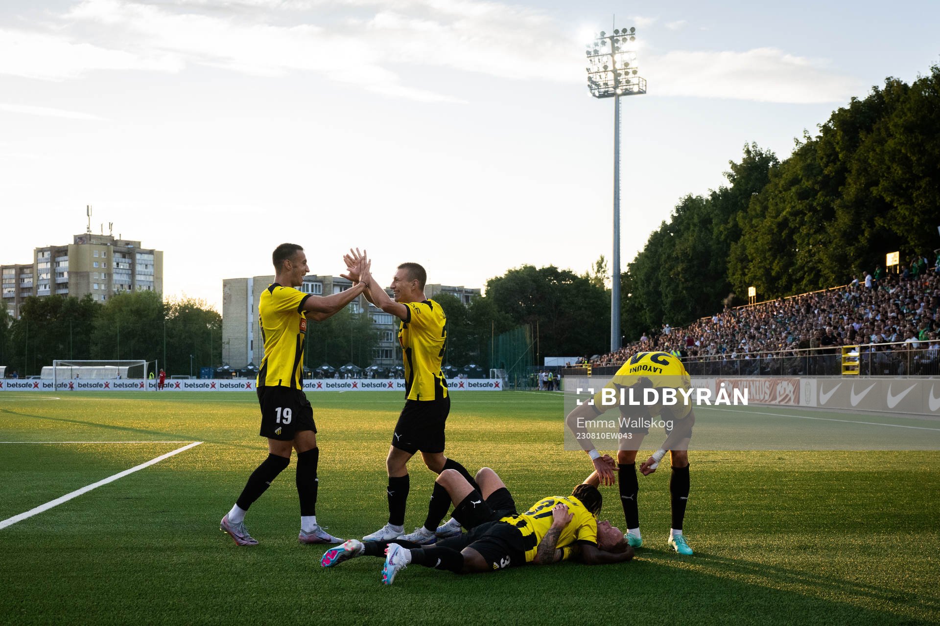 Mikkel Rygaard Jensen celebrates with Srdjan Hrstic,