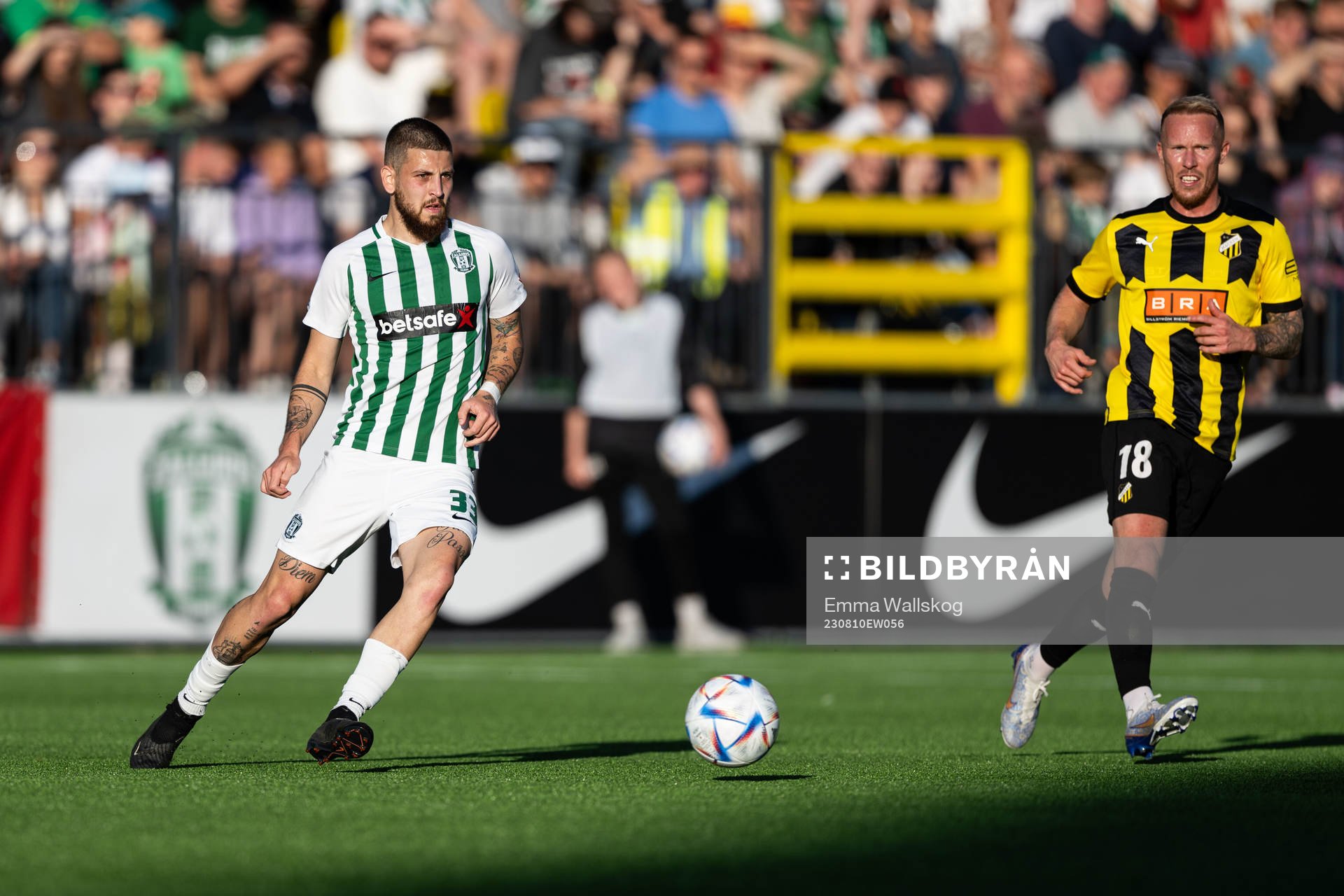 Marko Milickovic of Zalgiris Vilnius and Mikkel Rygaard Jensen of Häcken during the UEFA Europa League qualifying match between Zalgiris Vilnius and Häcken on August 10, 2023 in Vilnius.