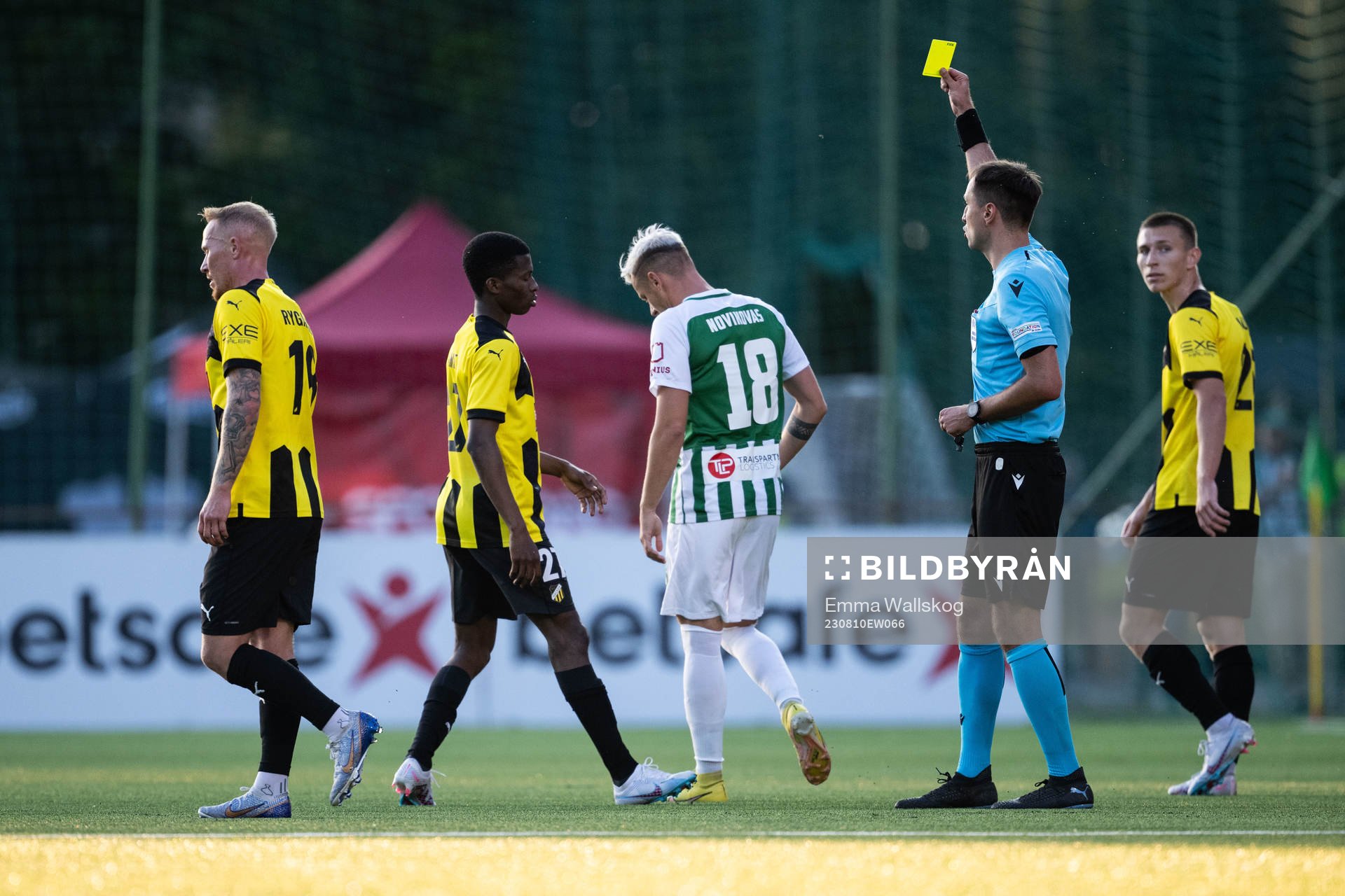 Akoua Romeo Amane of Häcken receives a yellow card from