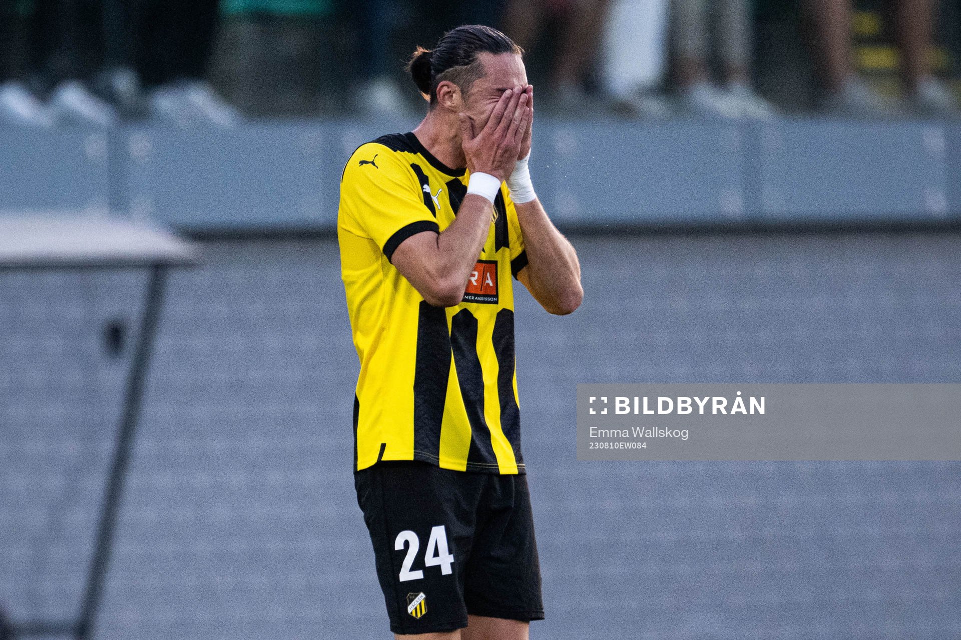 Amor Layouni of Häcken looks dejected