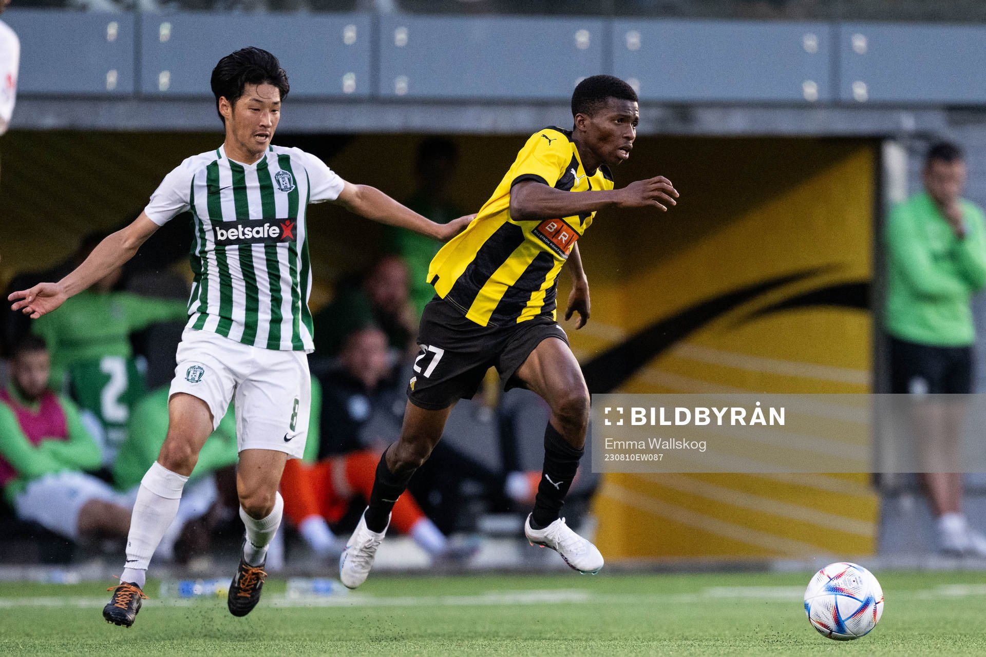 Yukiyoshi Karashima of Zalgiris Vilnius and Akoua Romeo