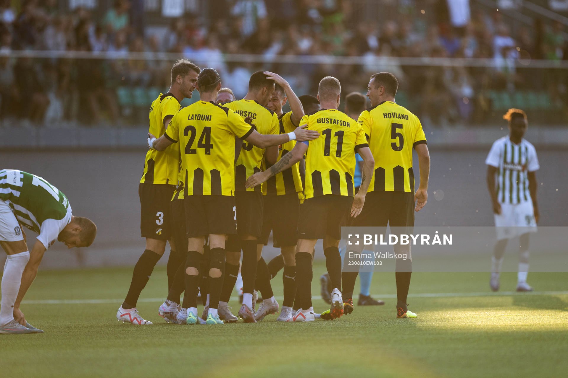 Srdjan Hrstic of Häcken celebrates with team mates
