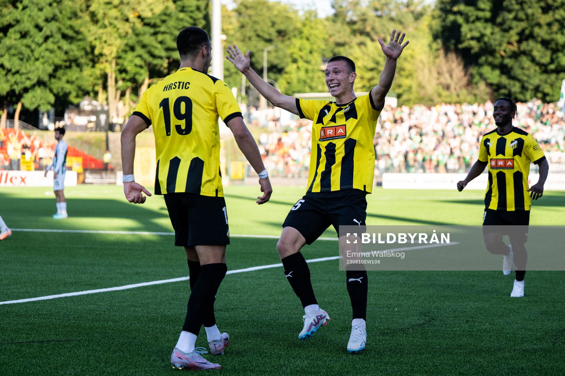 Srdjan Hrstic of Häcken celebrates with Kristoffer Lund