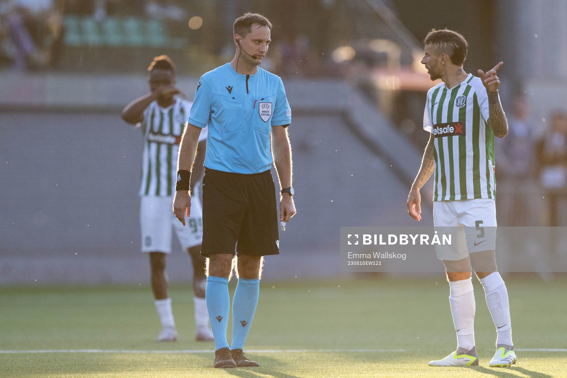 Referee Mykola Balakin and Niolás Gorobsov of Zalgiris