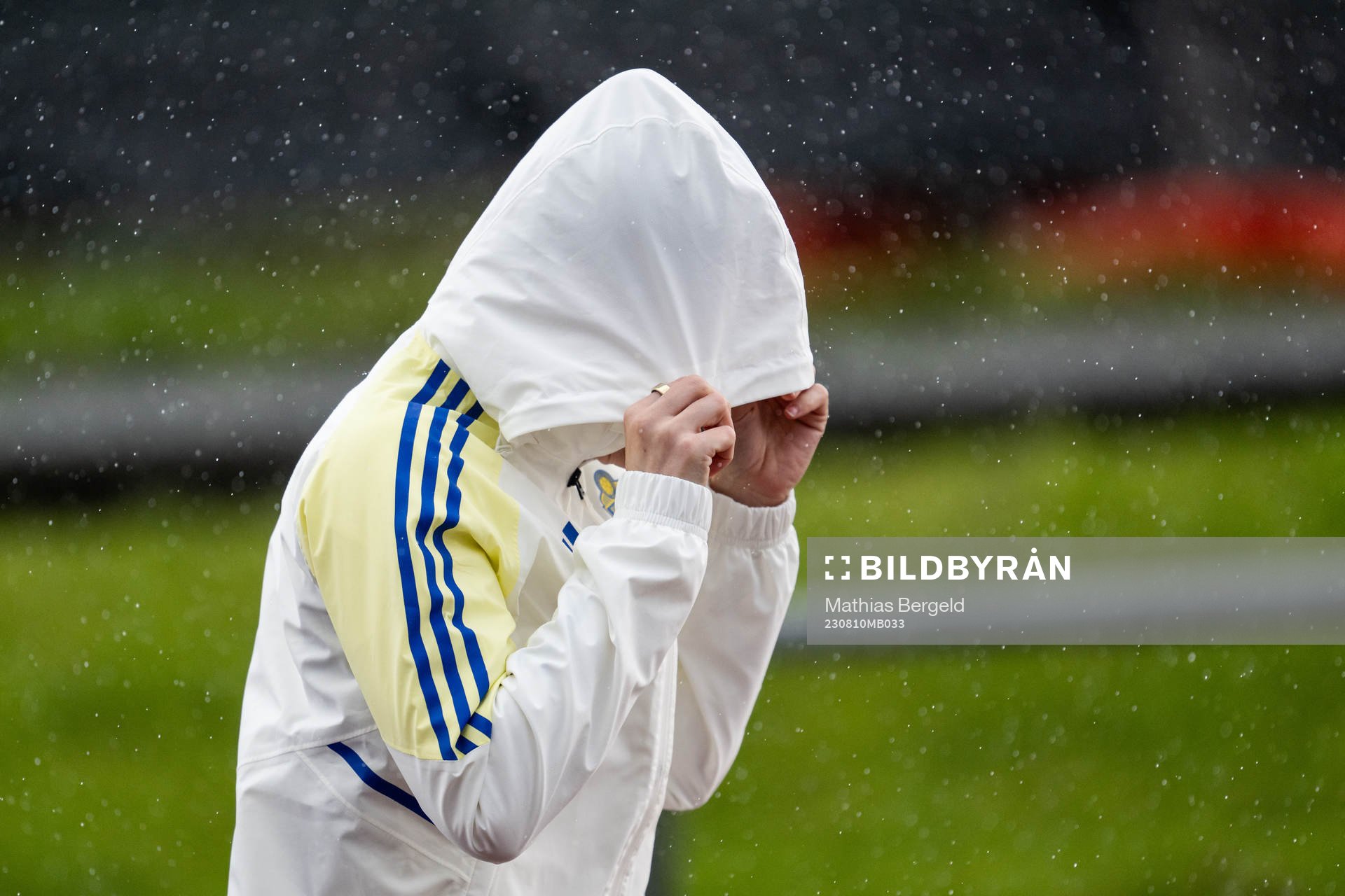 A player of the Swedish women's national football team draws the hood of a jacket over their head at a training session during the FIFA Women's World Cup on August 10, 2023 in Auckland.