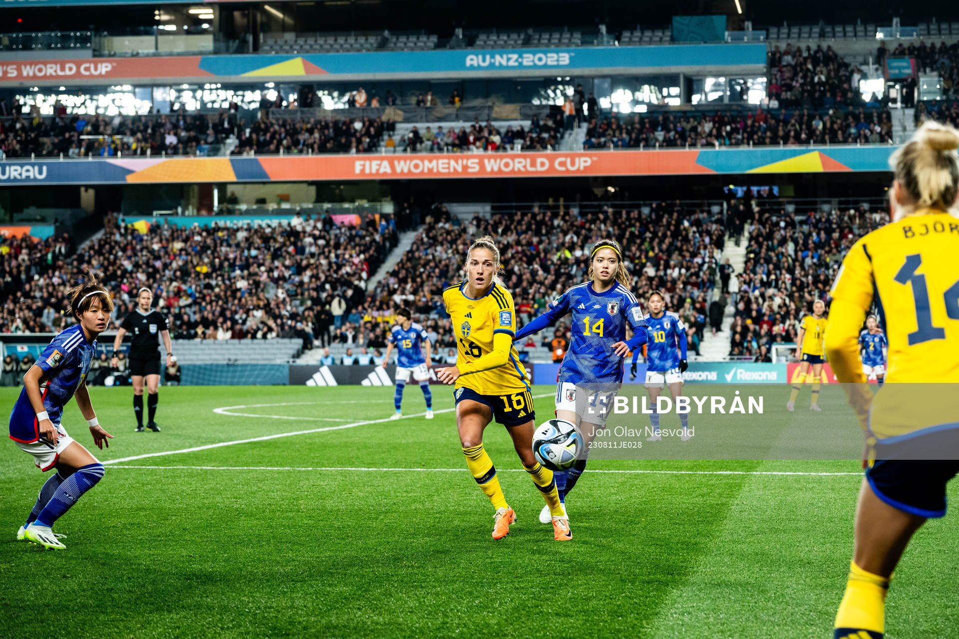 Filippa Angeldahl of Sweden and Yui Hasegawa of Japan