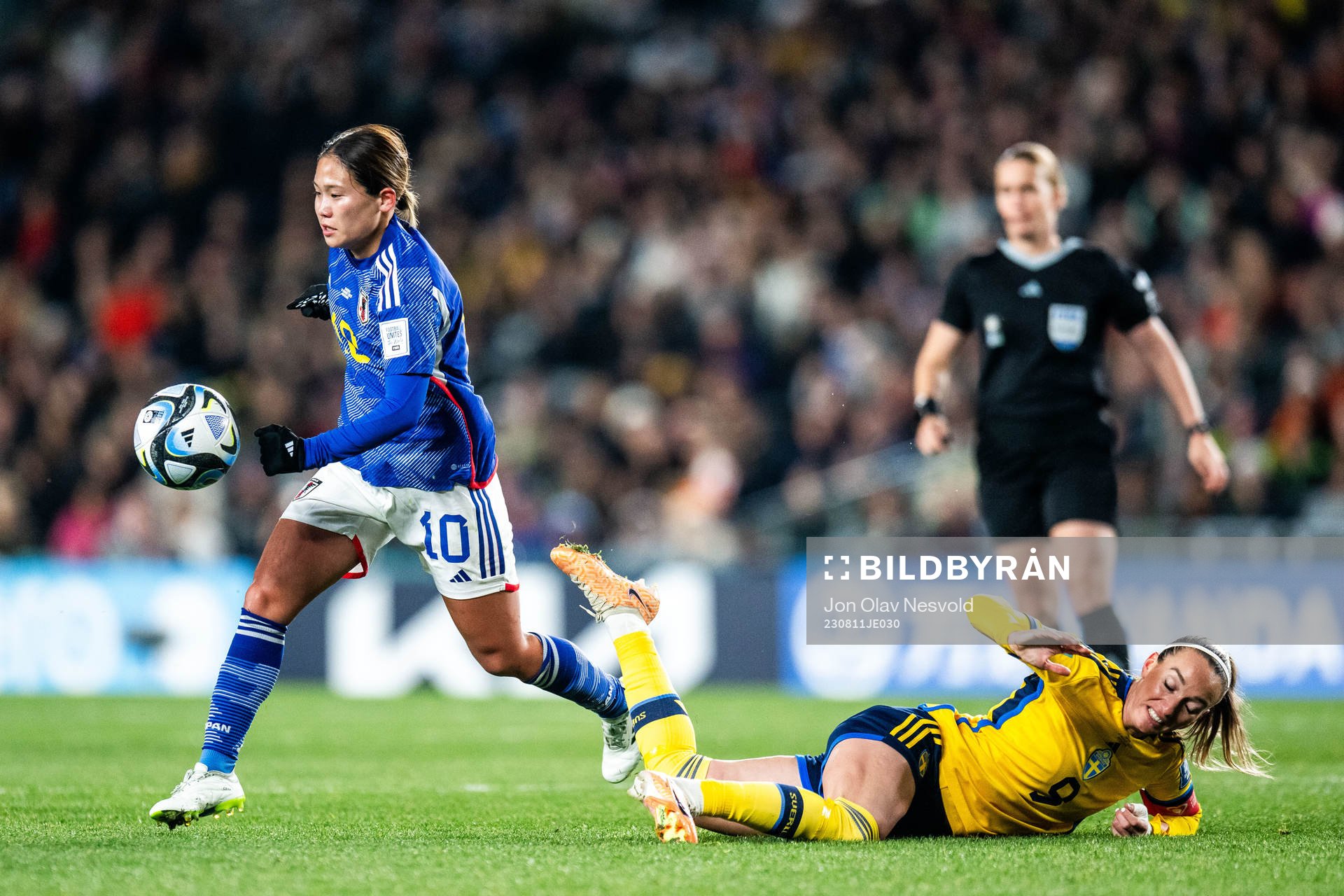 Fuka Nagano of Japan and Kosovare Asllani of Sweden