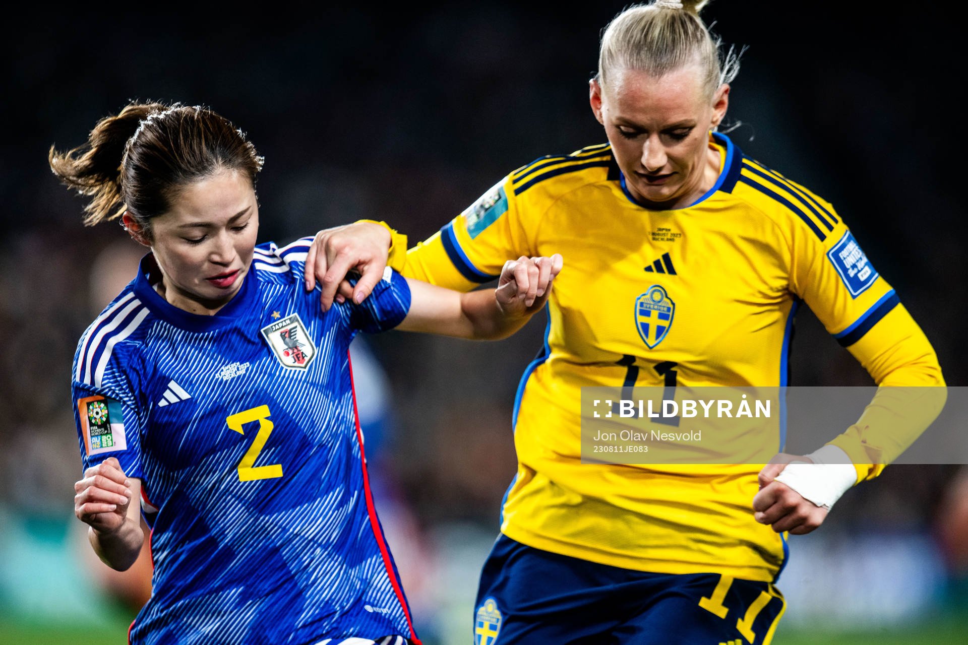 Risa Shimizu of Japan and Stina Blackstenius of Sweden during the FIFA Women's World Cup quarterfinal between Japan and Sweden on August 11, 2023 in Auckland.