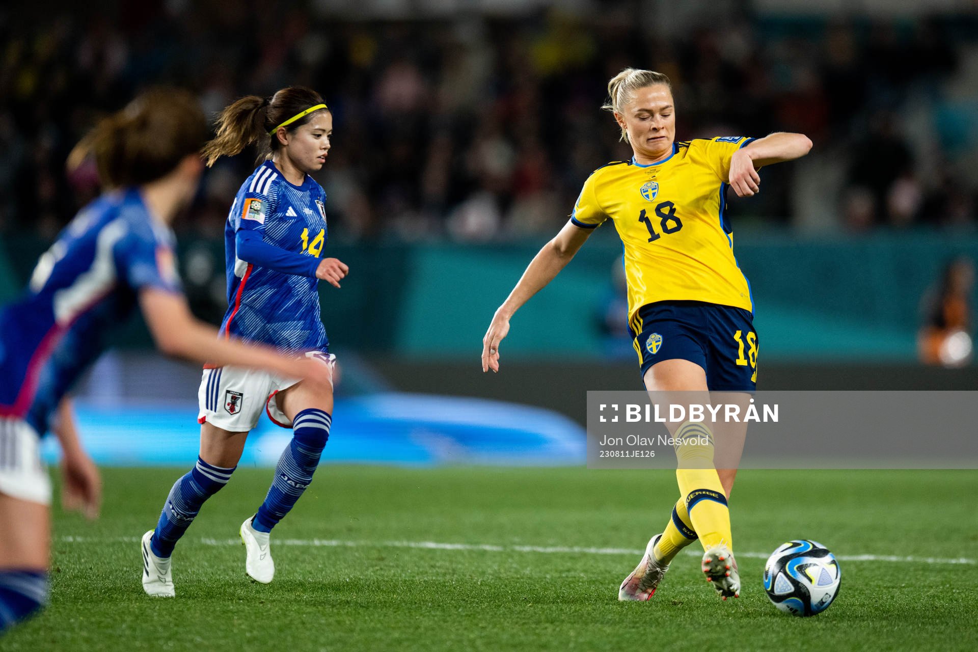 Yui Hasegawa of Japan and Fridolina Rolfö of Sweden