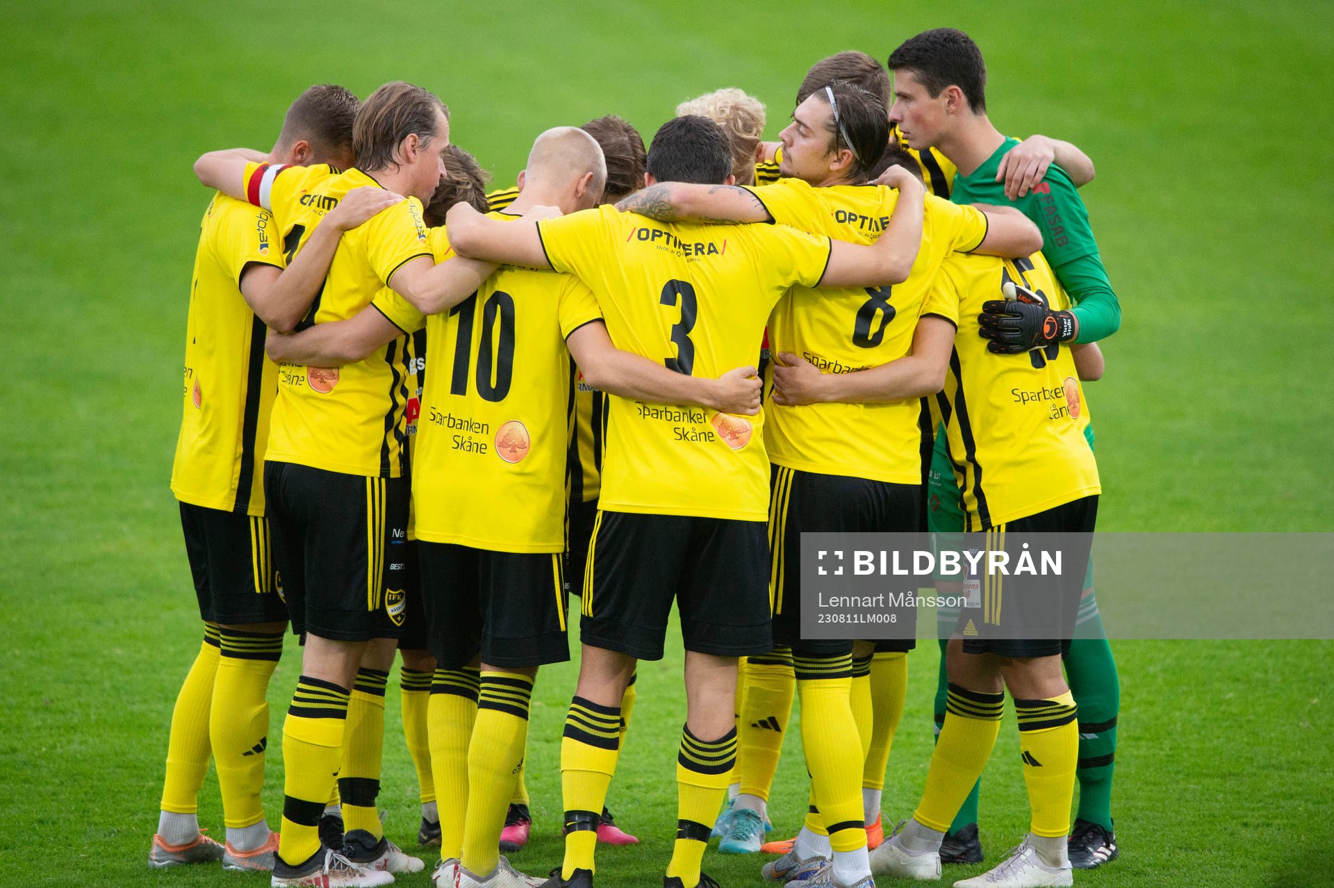 IFK Hässleholm samling före match i matchen i division 2