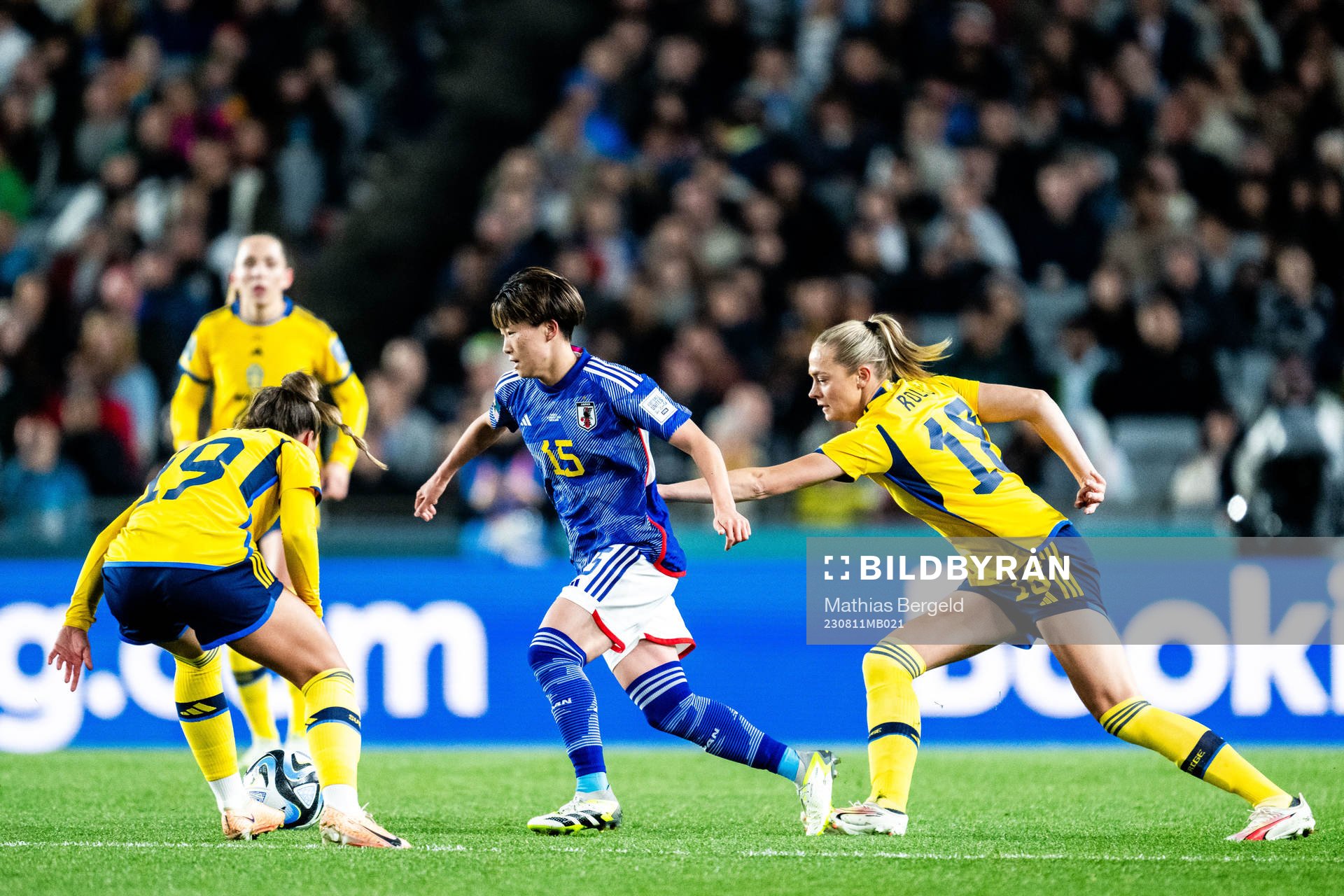 Aoba Fujino of Japan and Fridolina Rolfö of Sweden