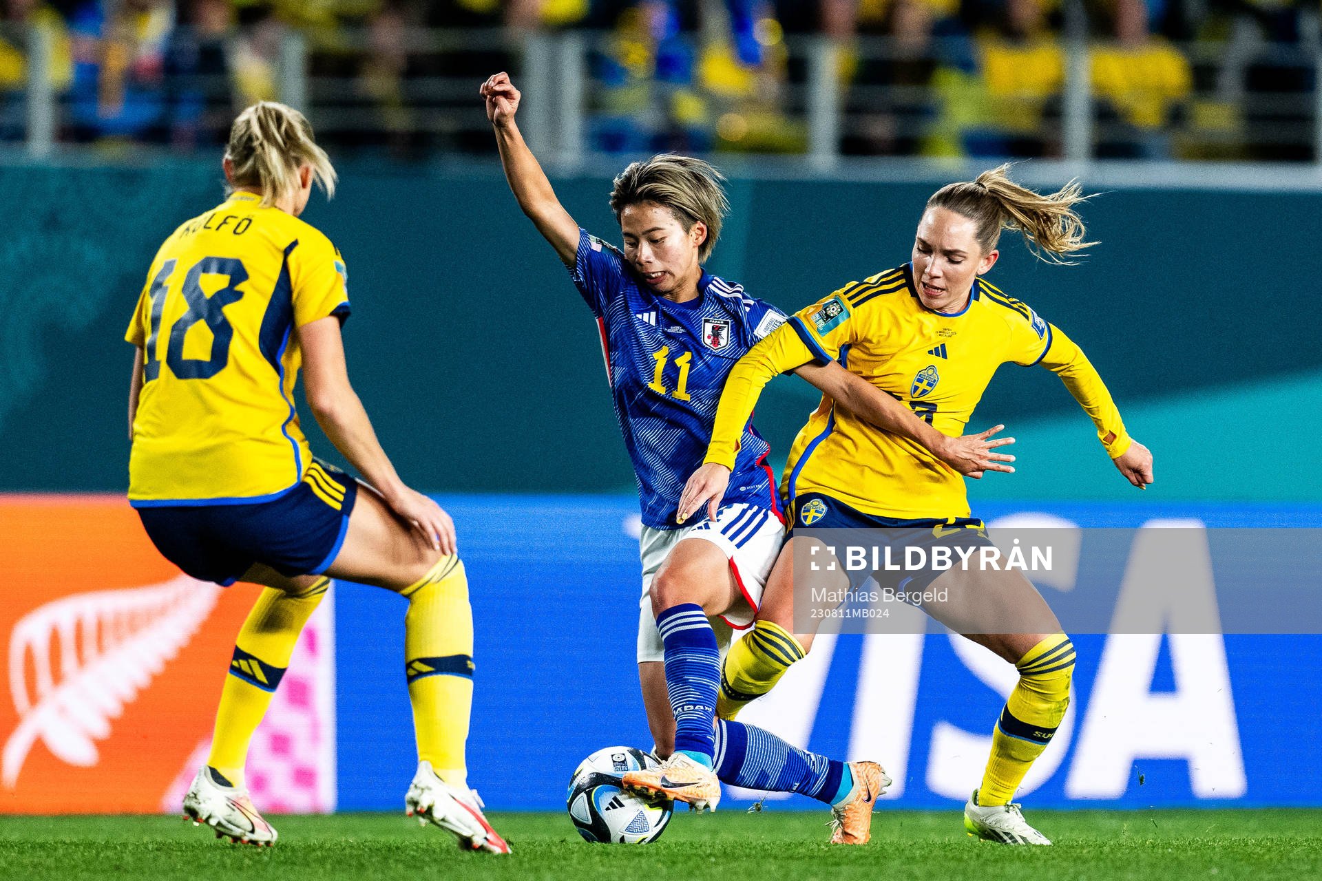 Mina Tanaka of Japan and Elin Rubensson of Sweden