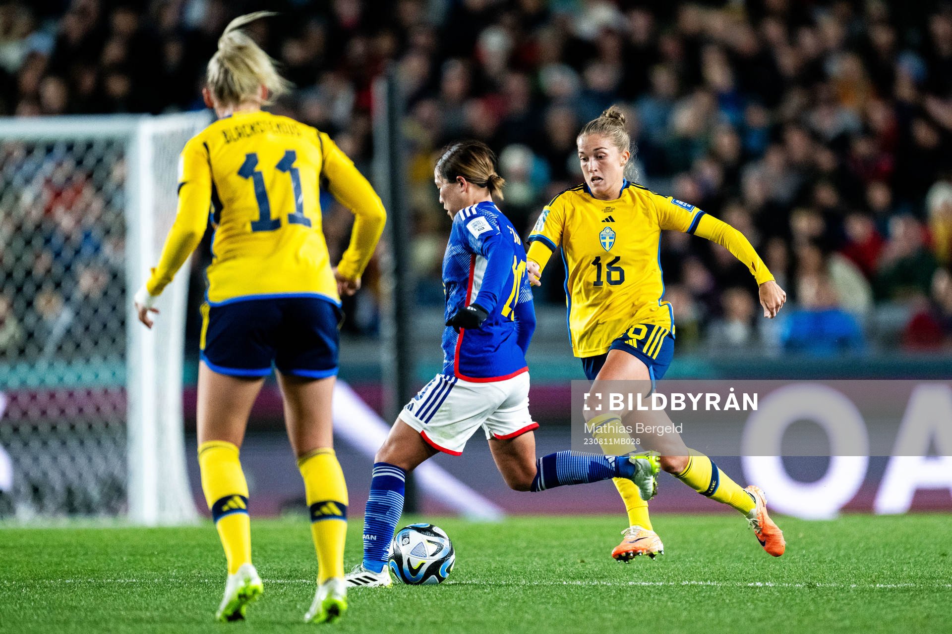 Fuka Nagano of Japan and Filippa Angeldahl of Sweden