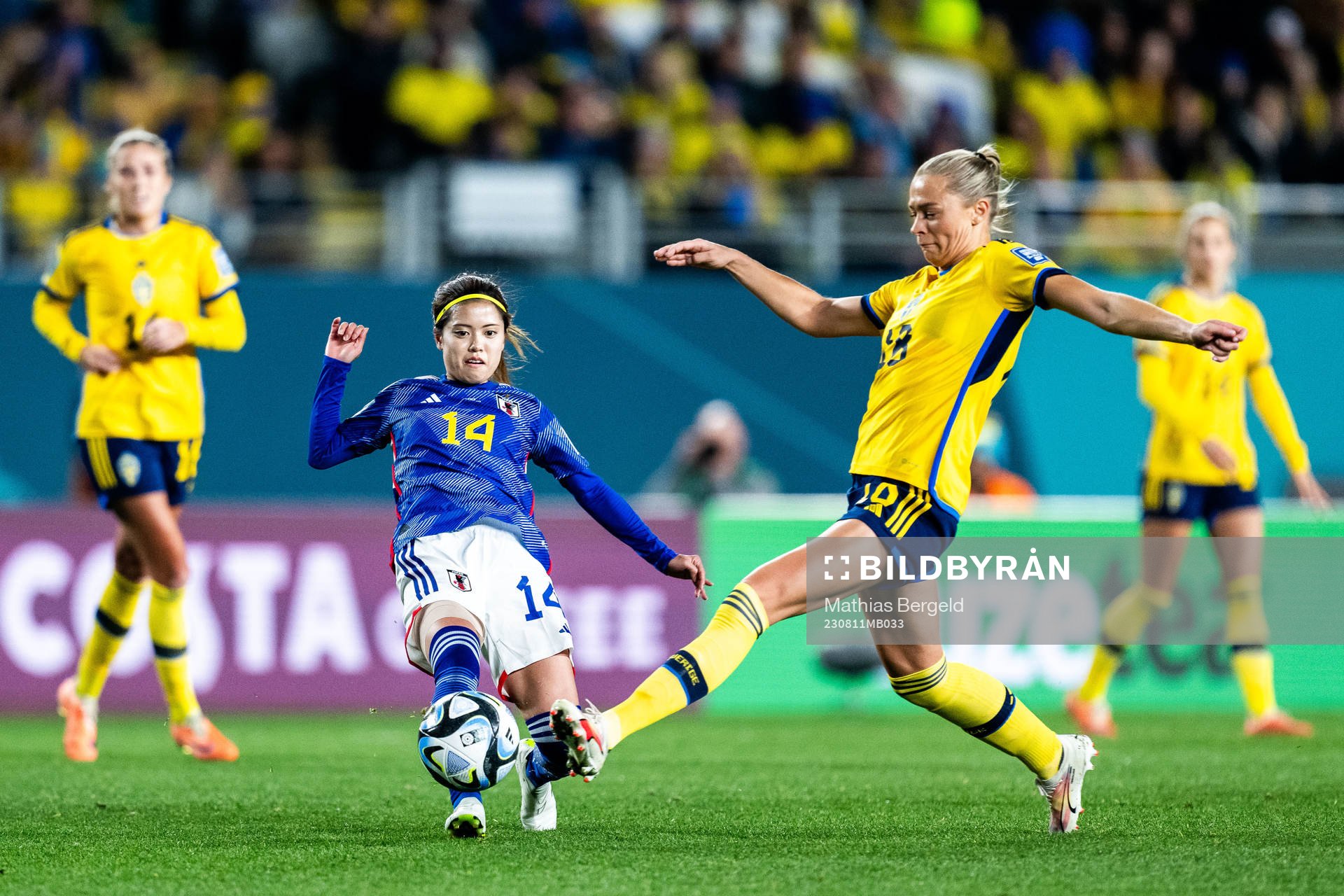 Yui Hasegawa of Japan and Fridolina Rolfö of Sweden