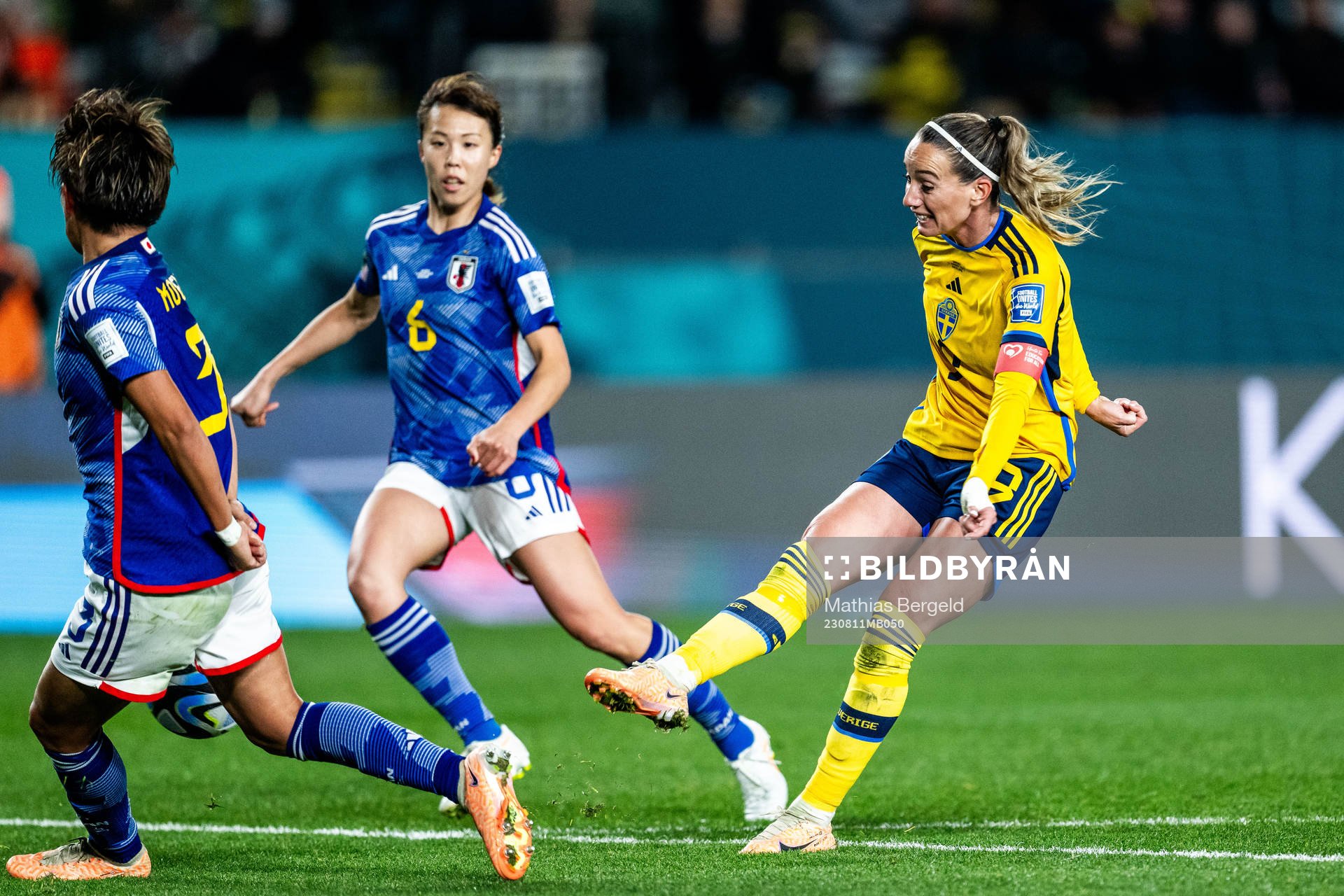 Moeka Minami and Hina Sugita of Japan against Kosovare