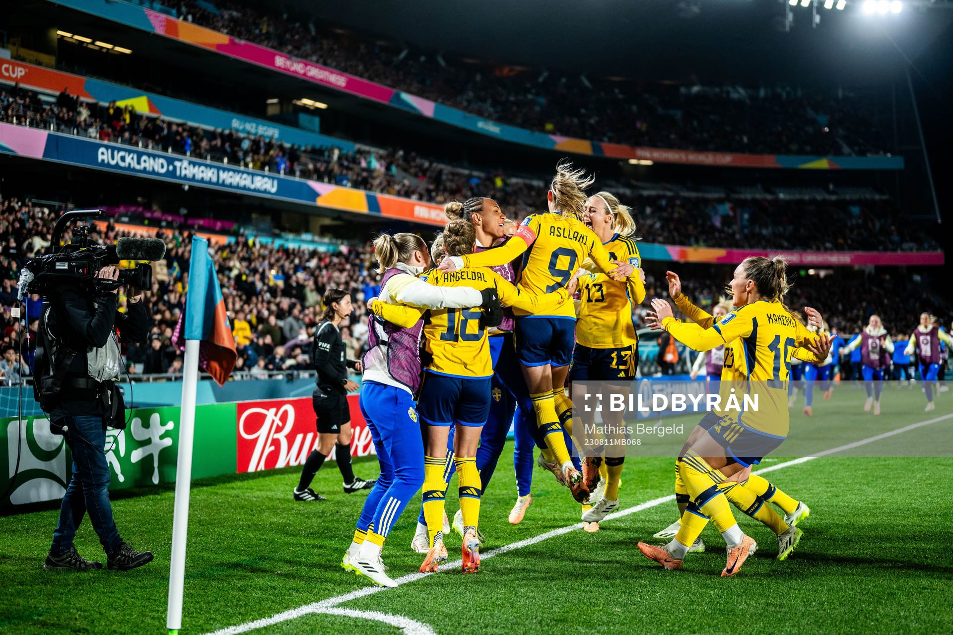 Players of Sweden celebrates