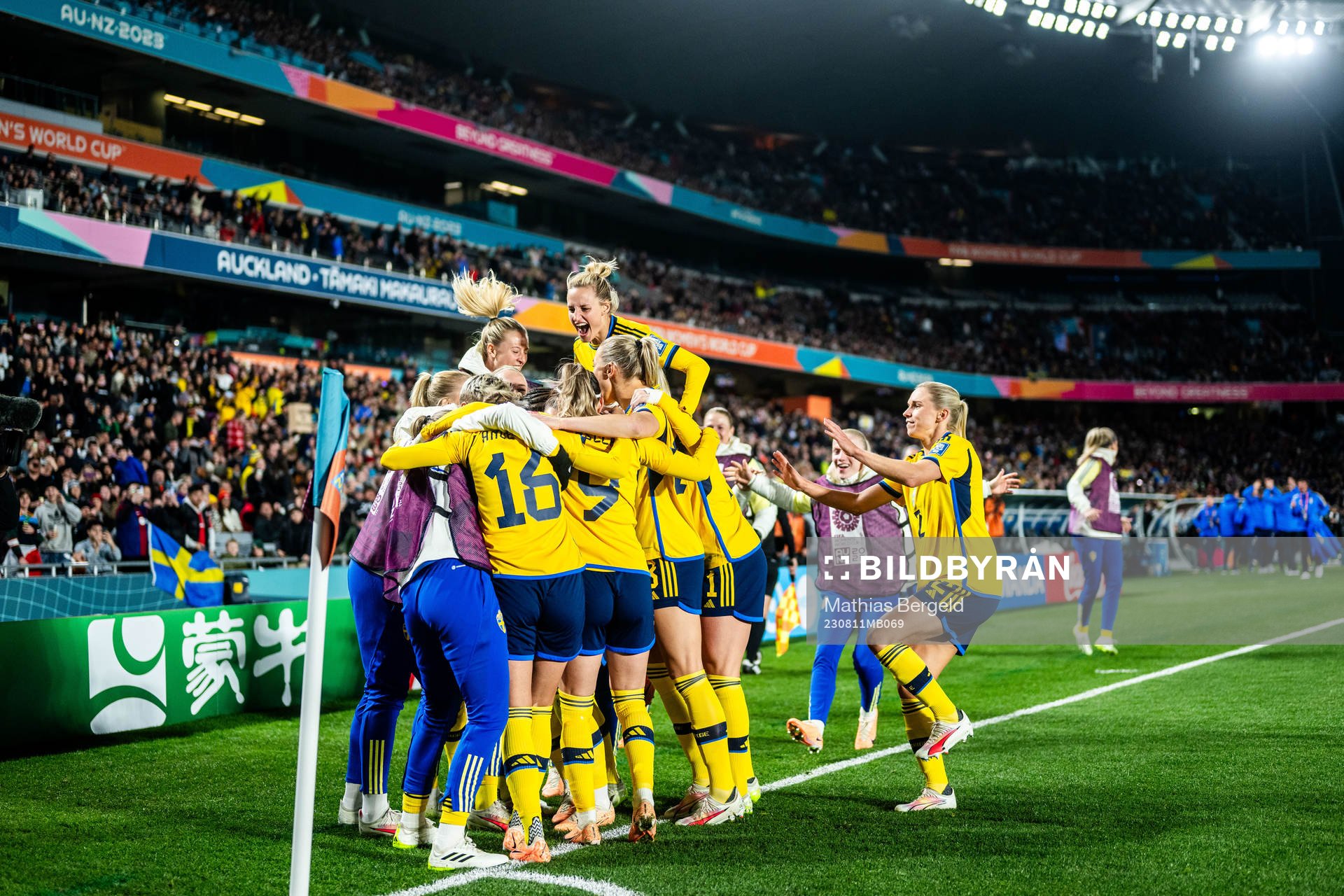 Players of Sweden celebrates