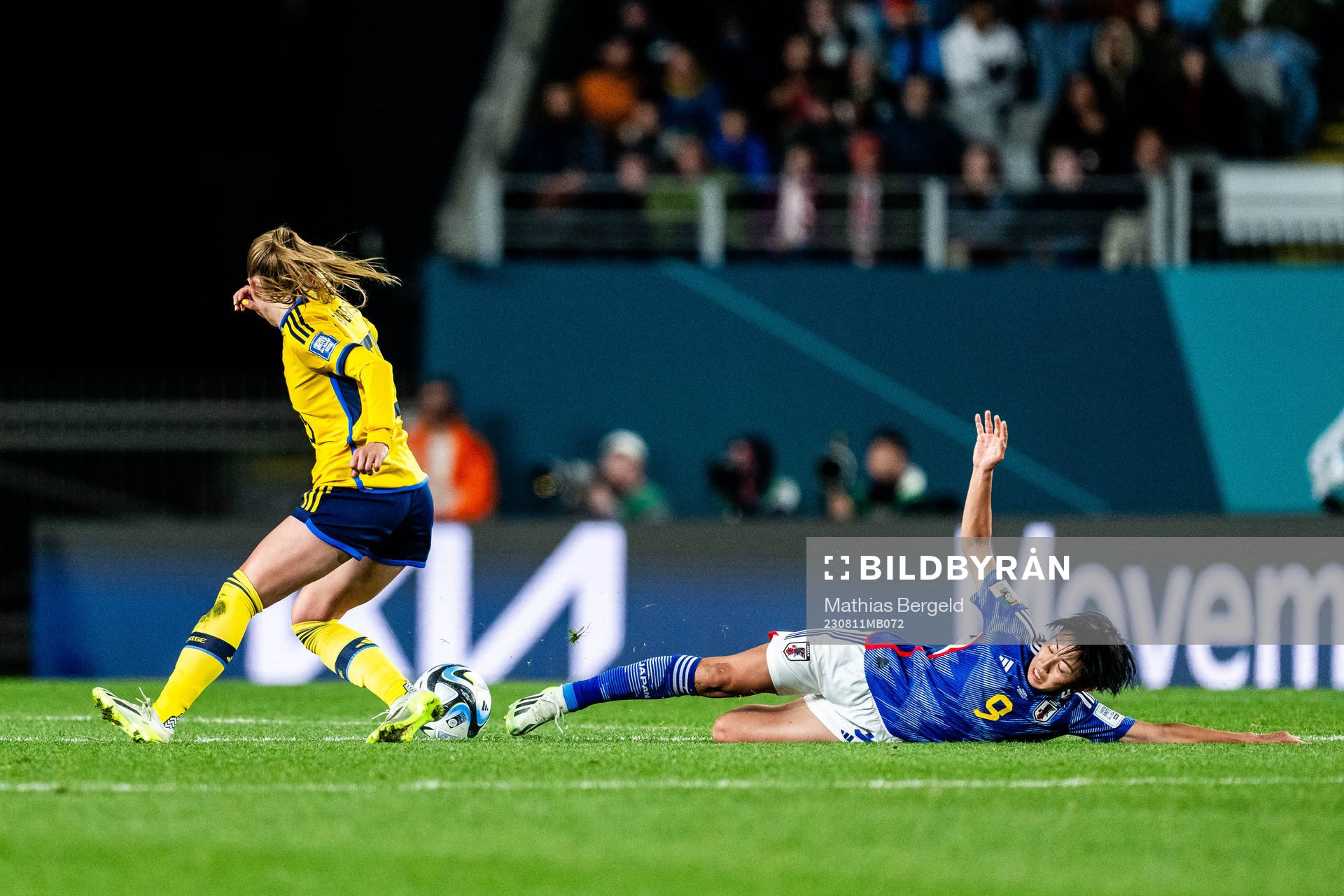 Elin Rubensson of Sweden and Riko Ueki of Japan