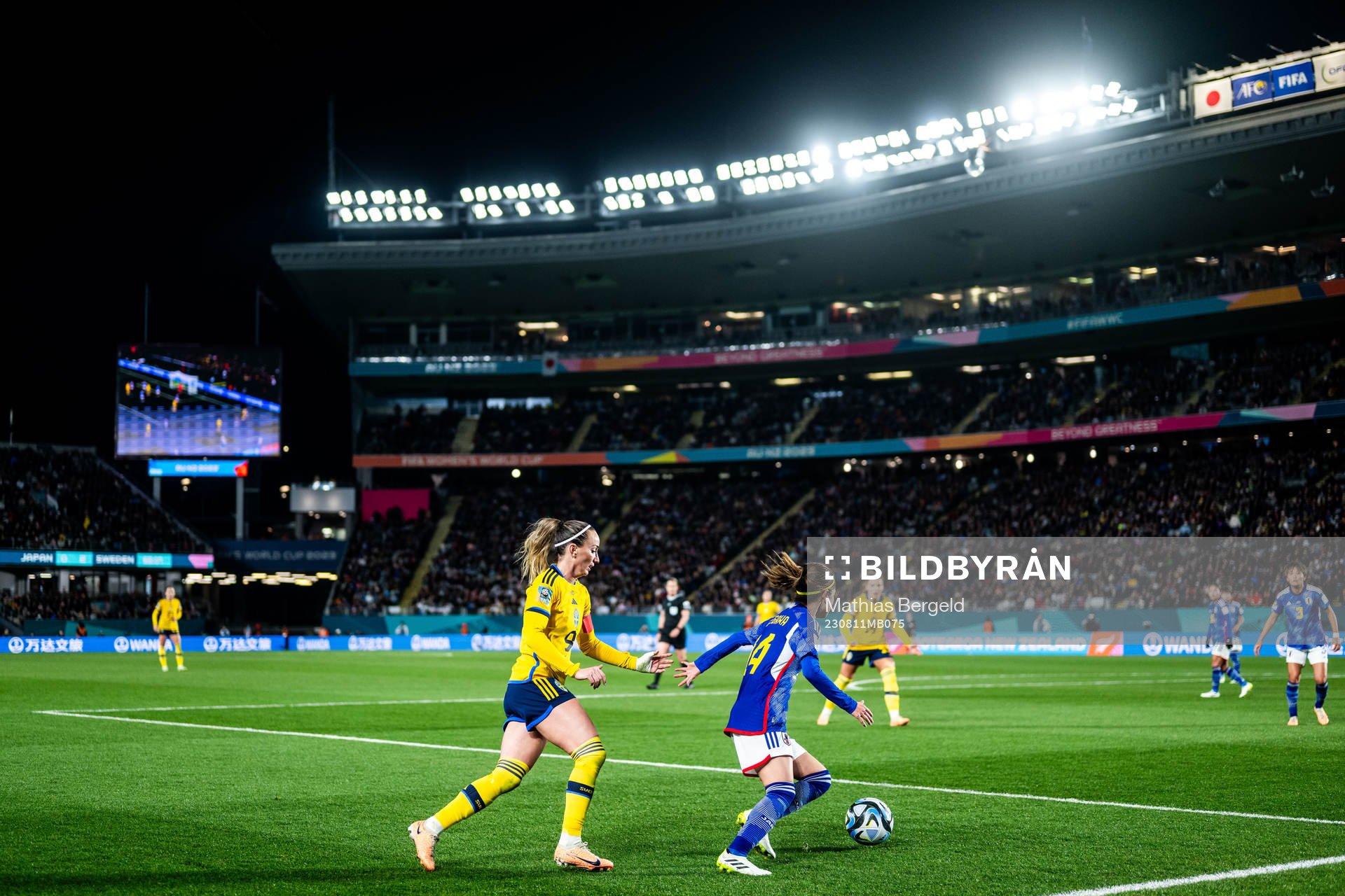 Kosovare Asllani of Sweden and Yui Hasegawa of Japan