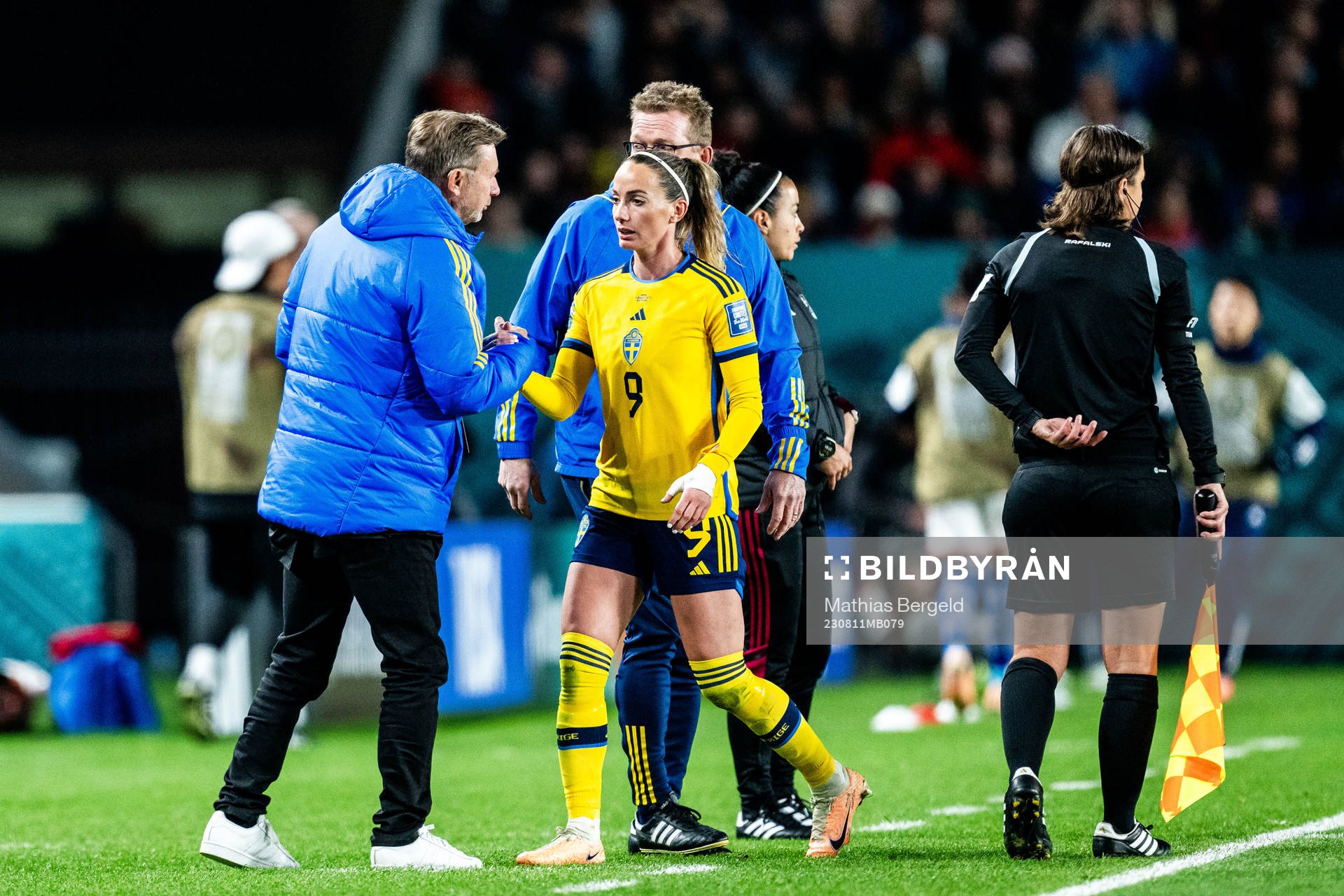 Head coach Peter Gerhardsson and Kosovare Asllani of Sweden