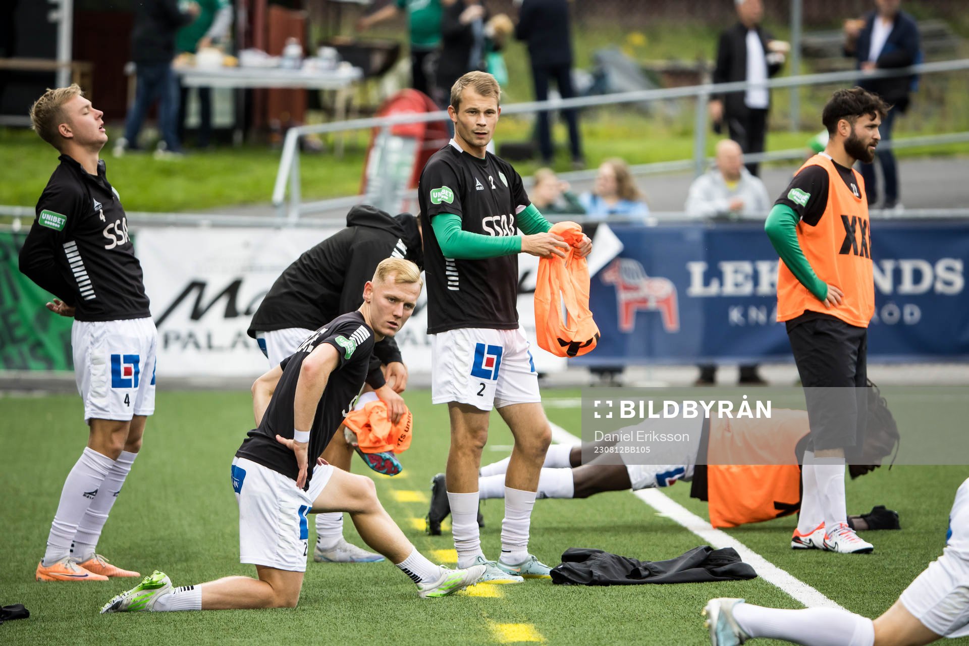 Brages spelare värmer upp innan fotbollsmatchen i