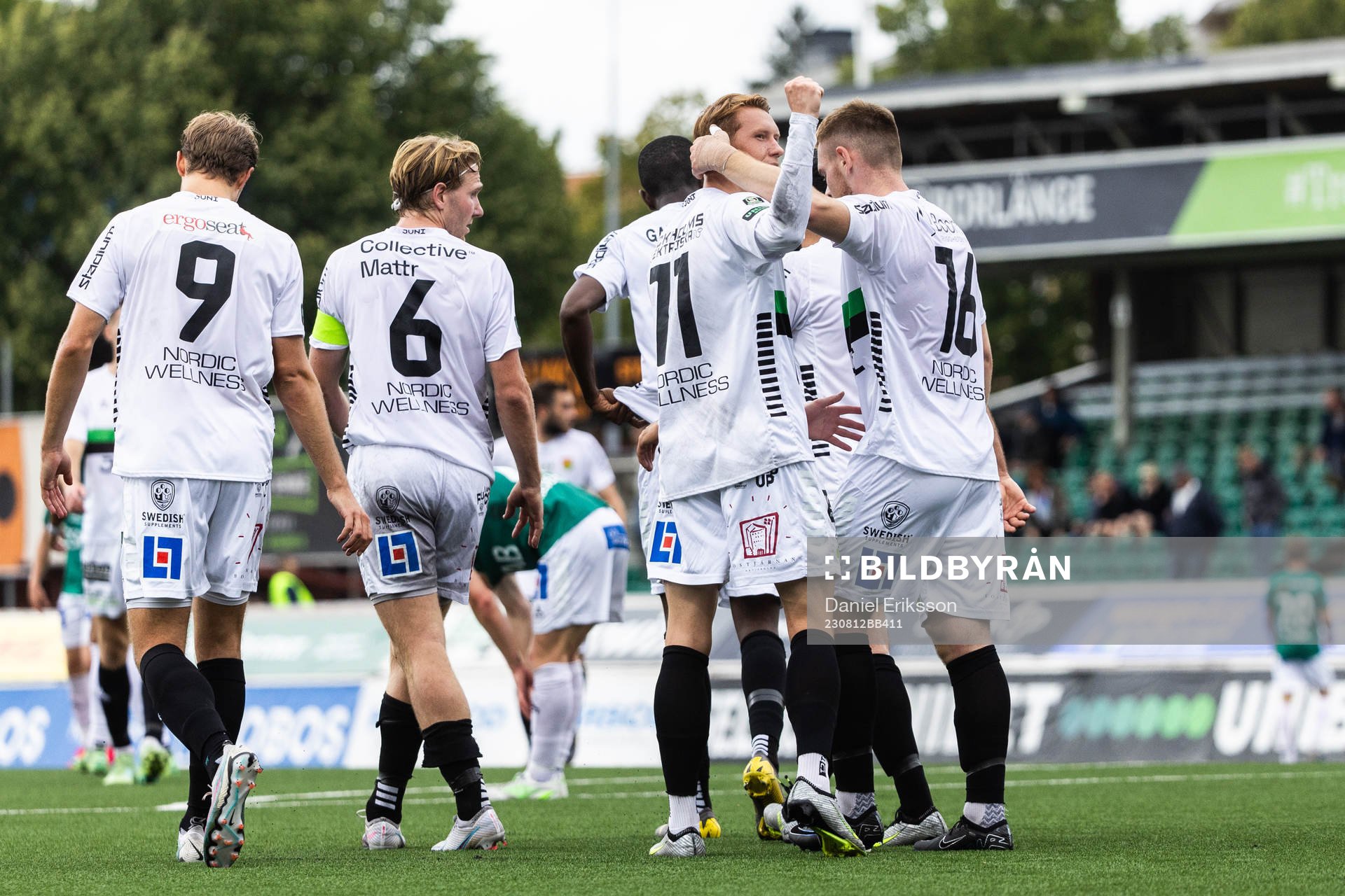 GAIS Julius Lindberg jublar med lagkamrater