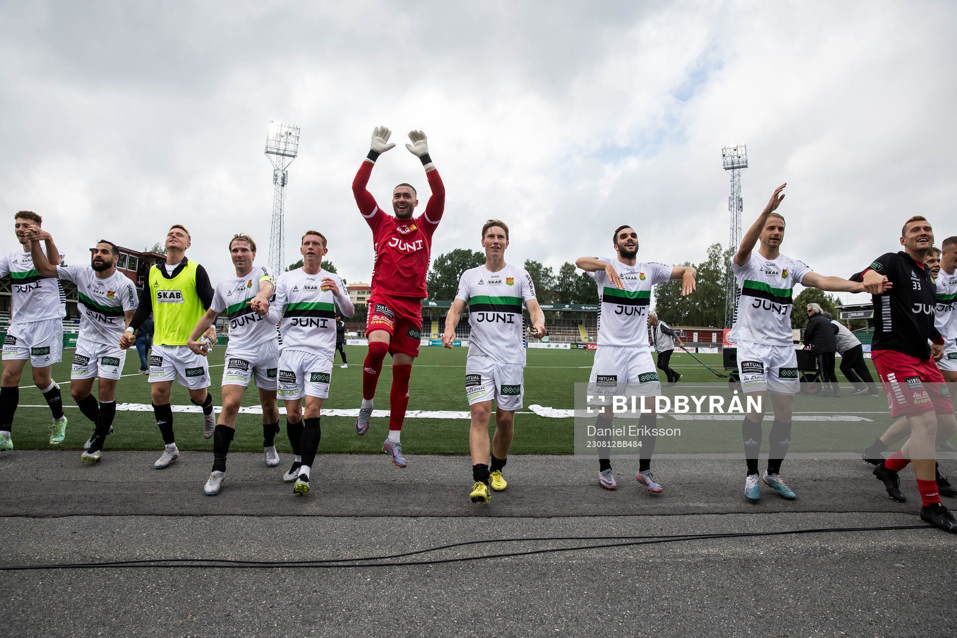 GAIS spelarna jublar