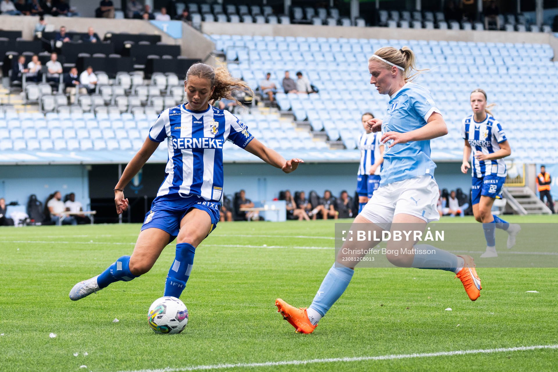 IFK Göteborgs Malva Larsson och Malmö FFs Amanda Kander