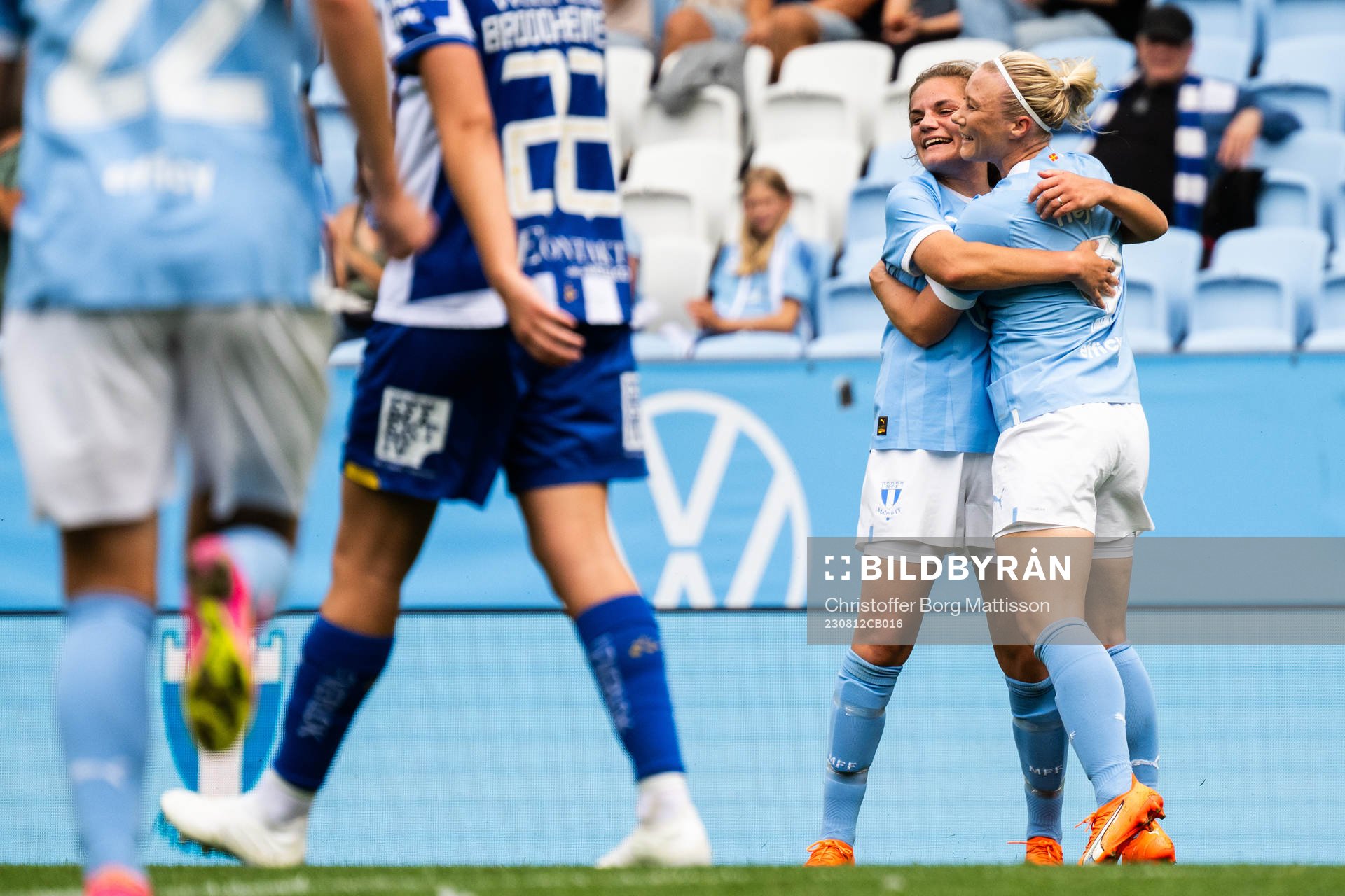 Malmö FFs Sarah Mellouk och Madeleine Hejde jublar