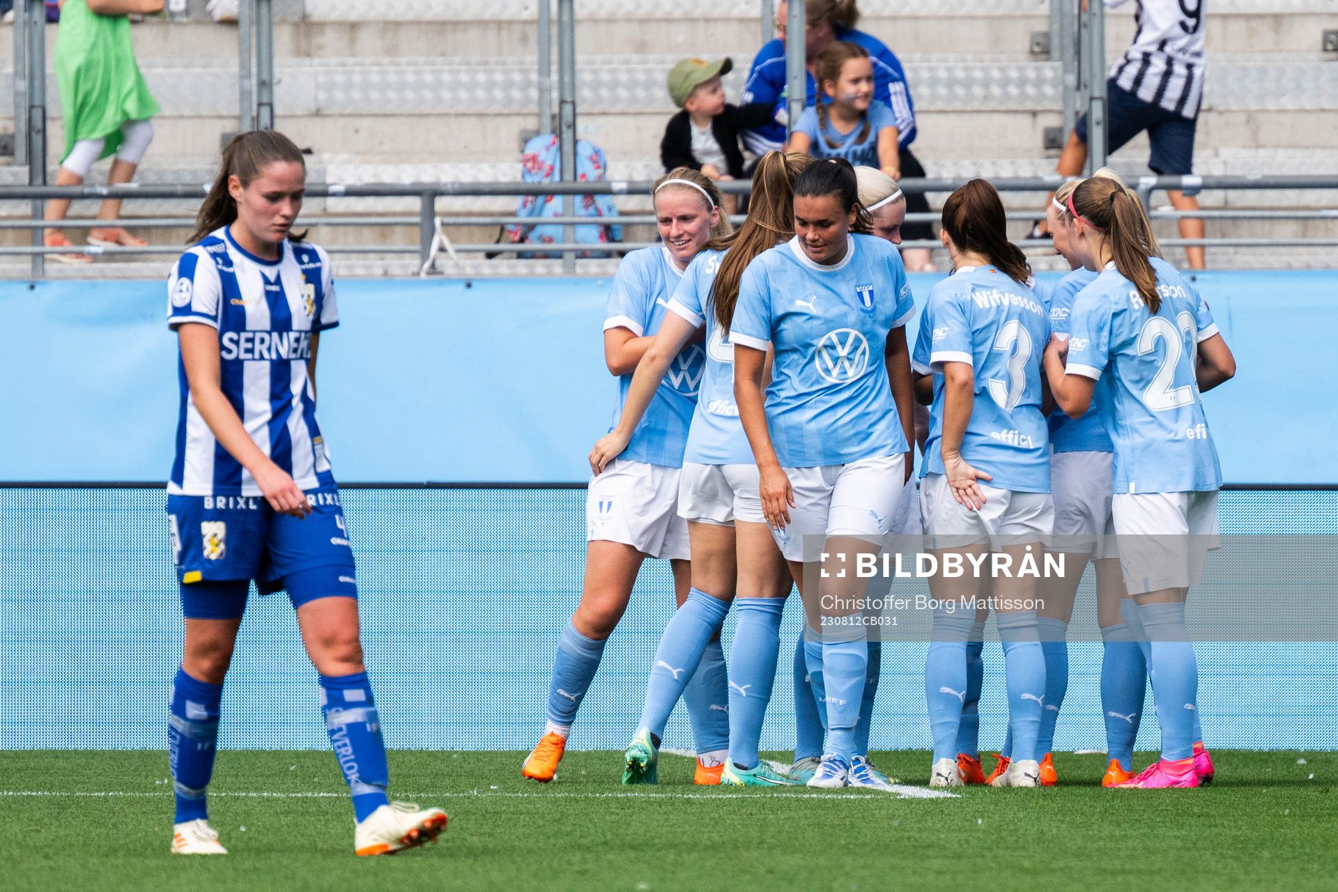 Malmö FFs Sarah Mellouk jublar med lagkamrater