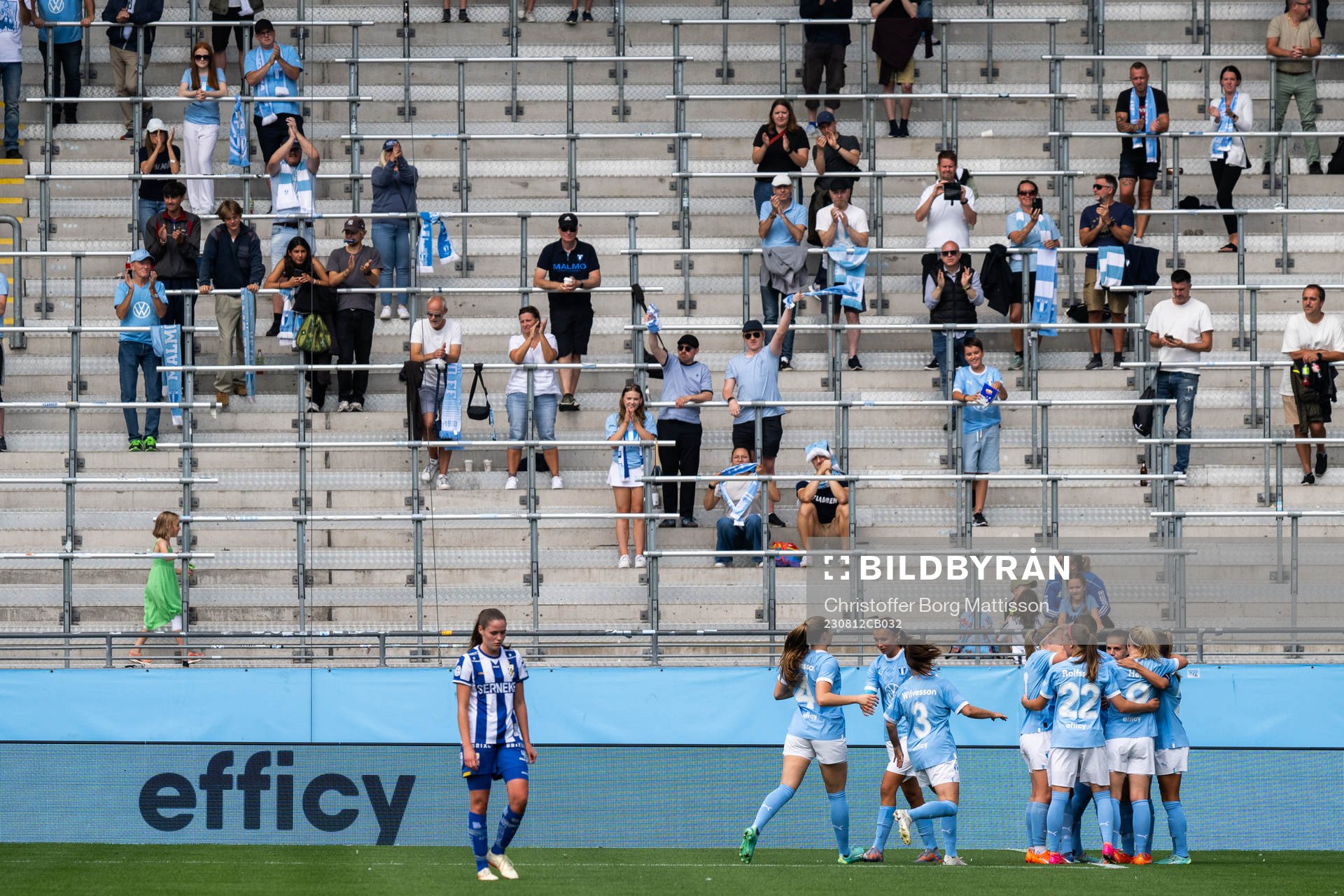 Malmö FFs Sarah Mellouk jublar med lagkamrater
