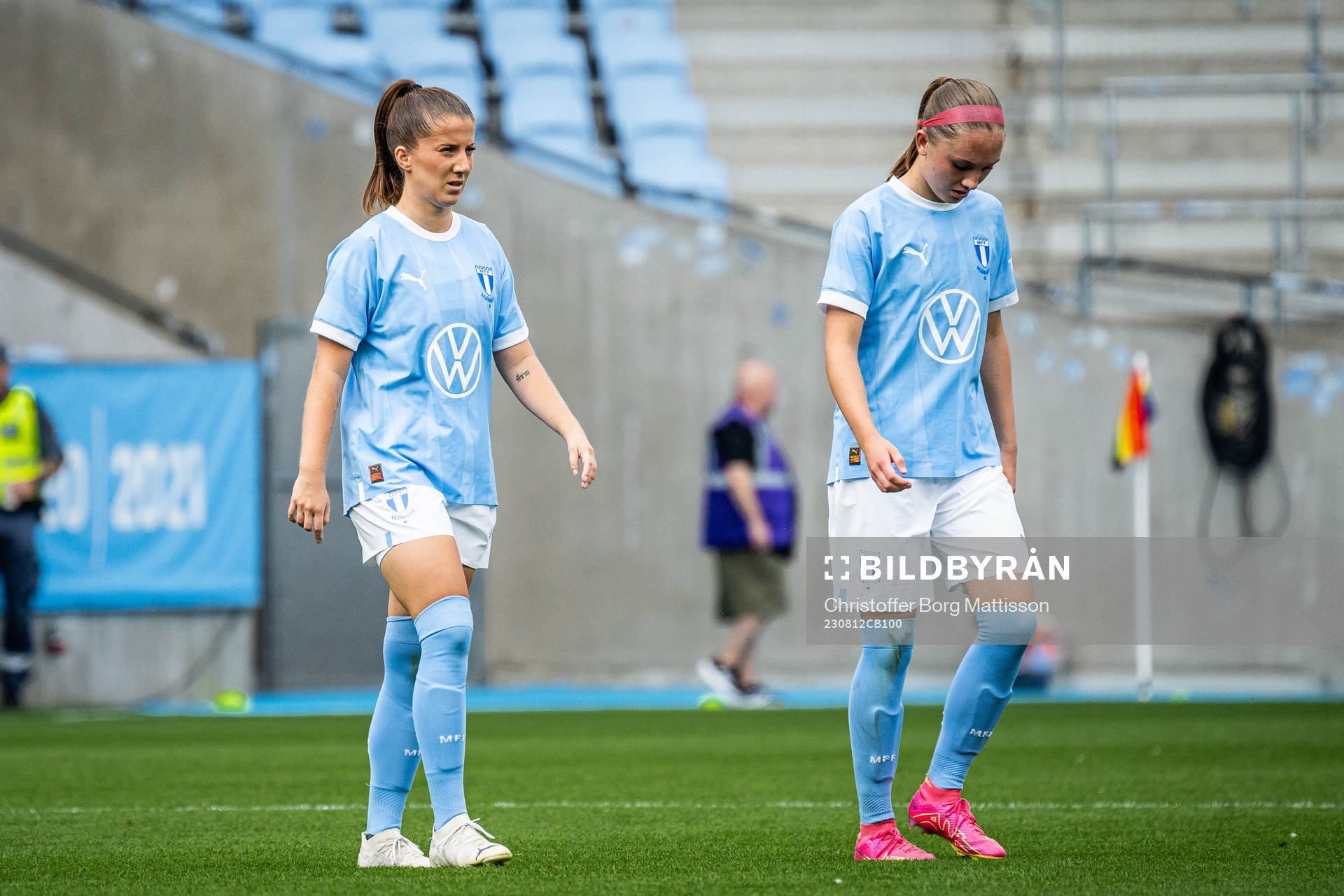 Malmö FFs Lovisa Wifvesson och Nova Rolfsson deppar