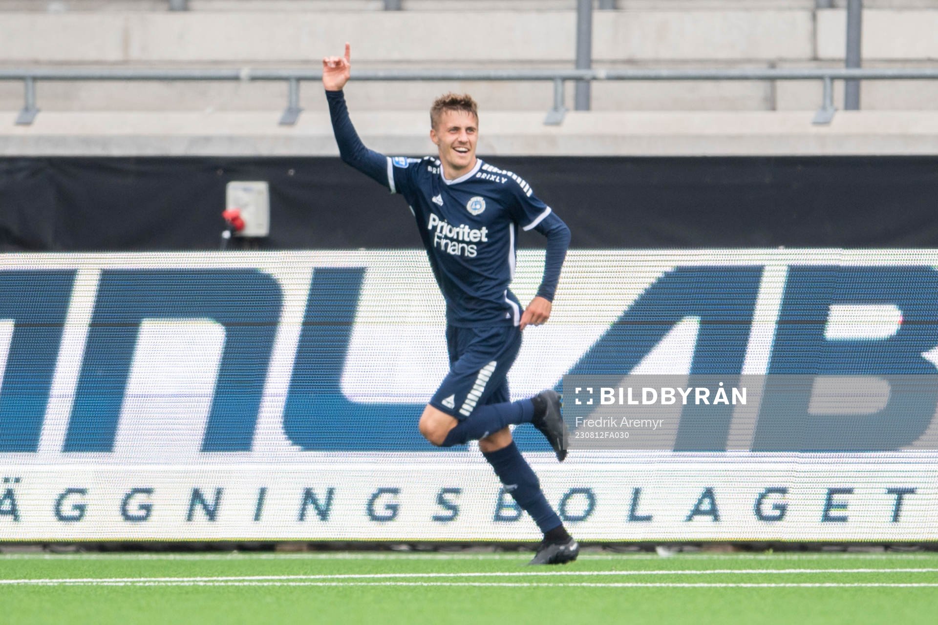 Utsiktens Erik Westermark jublar under fotbollsmatchen i Superettan mellan Utsikten och Landskrona den 12 augusti 2023 i Göteborg. 