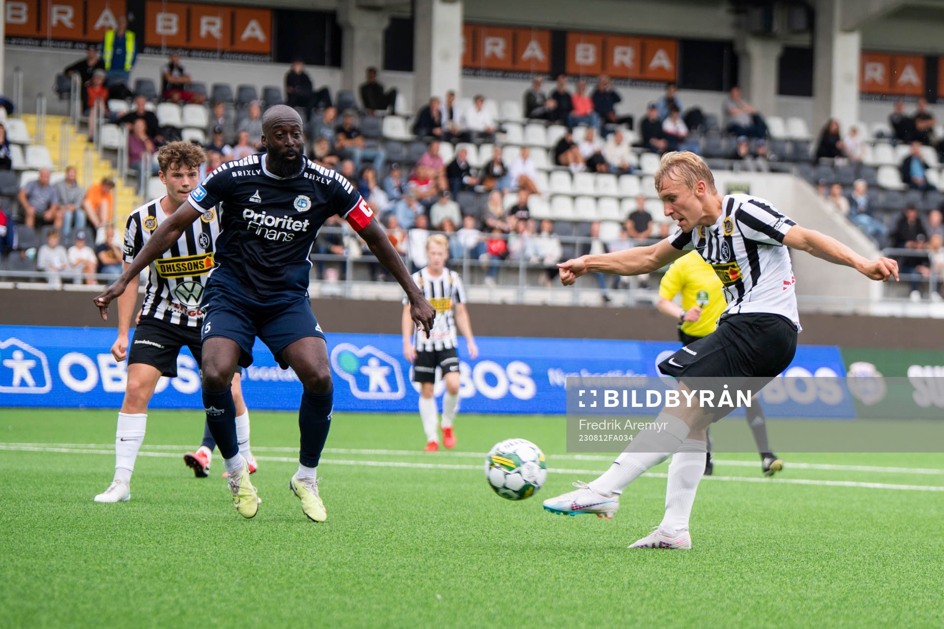 Landskronas Edvin Dahlqvist skjuter