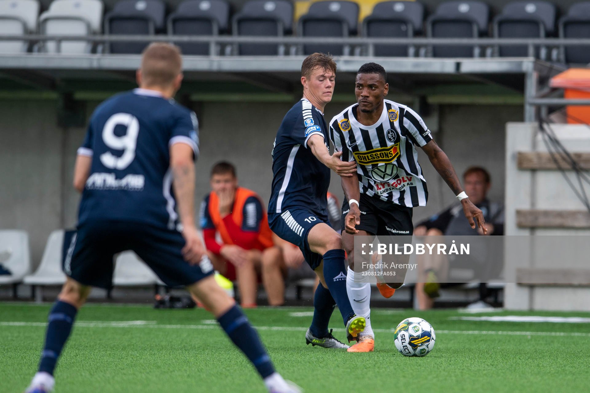 Utsiktens Albin Skoglund och Landskronas Ousmane Diawara