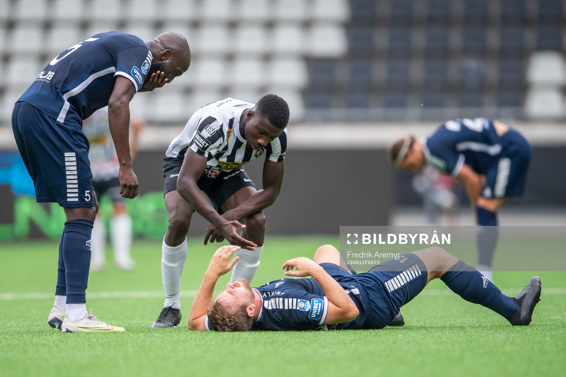 Utsiktens Ronald Mukiibi, Landskronas Ousmane Diawara ,
