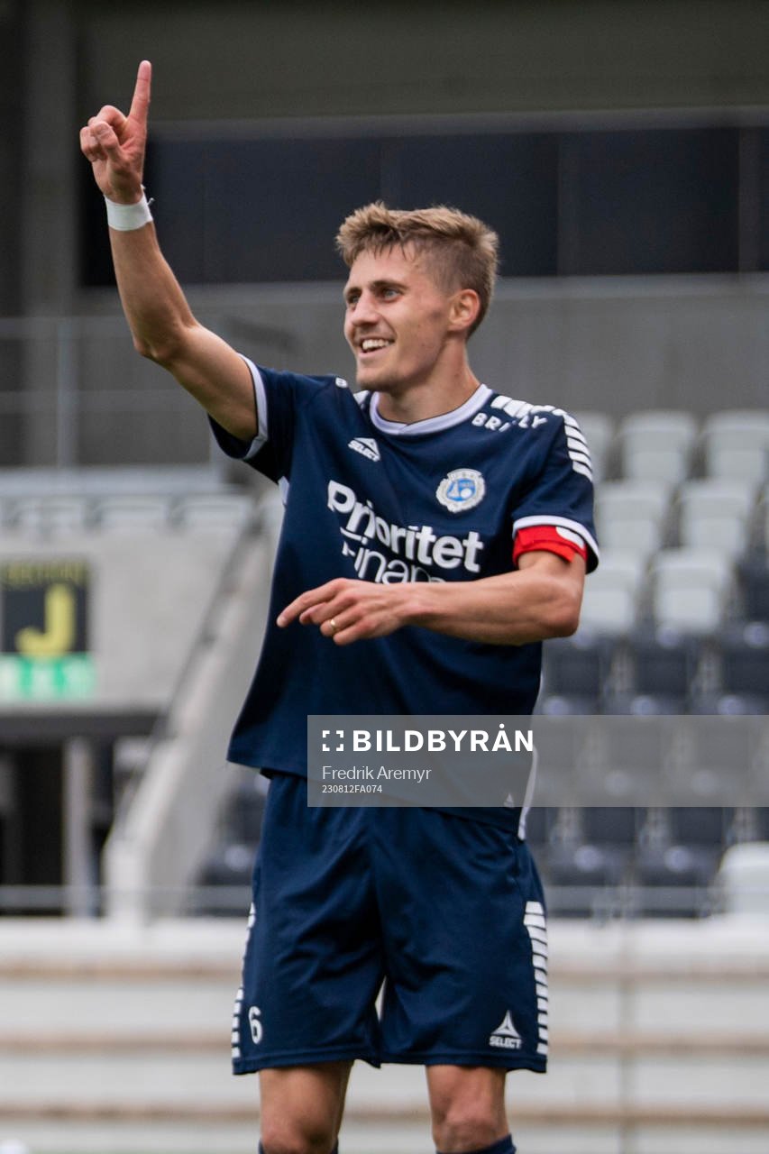 Utsiktens Erik Westermark jublar under fotbollsmatchen i Superettan mellan Utsikten och Landskrona den 12 augusti 2023 i Göteborg. 