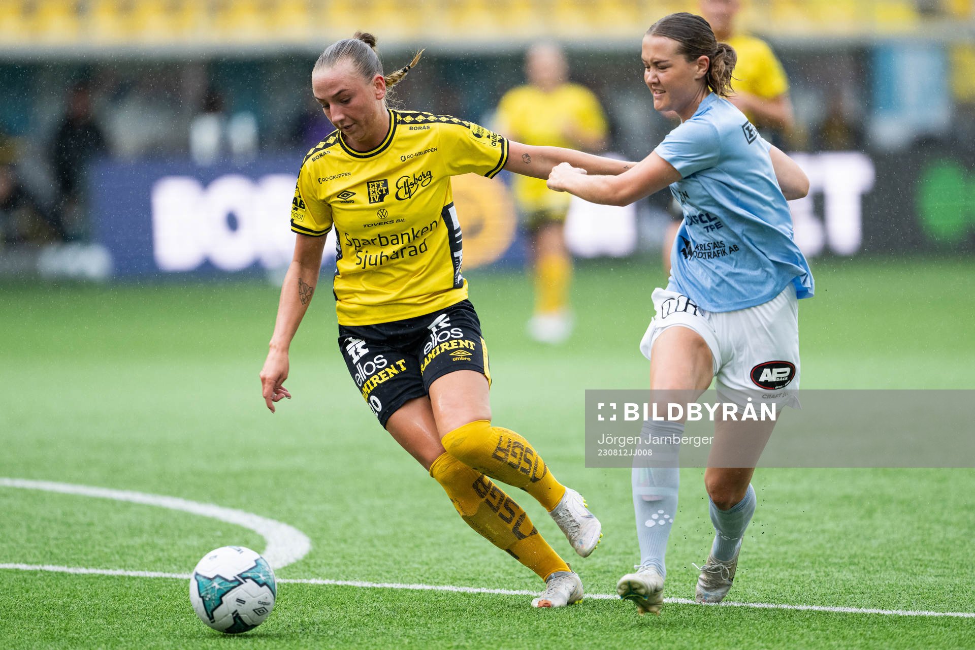 Elfsborgs Stina Jensen och Vikens Evelina Väyrynen