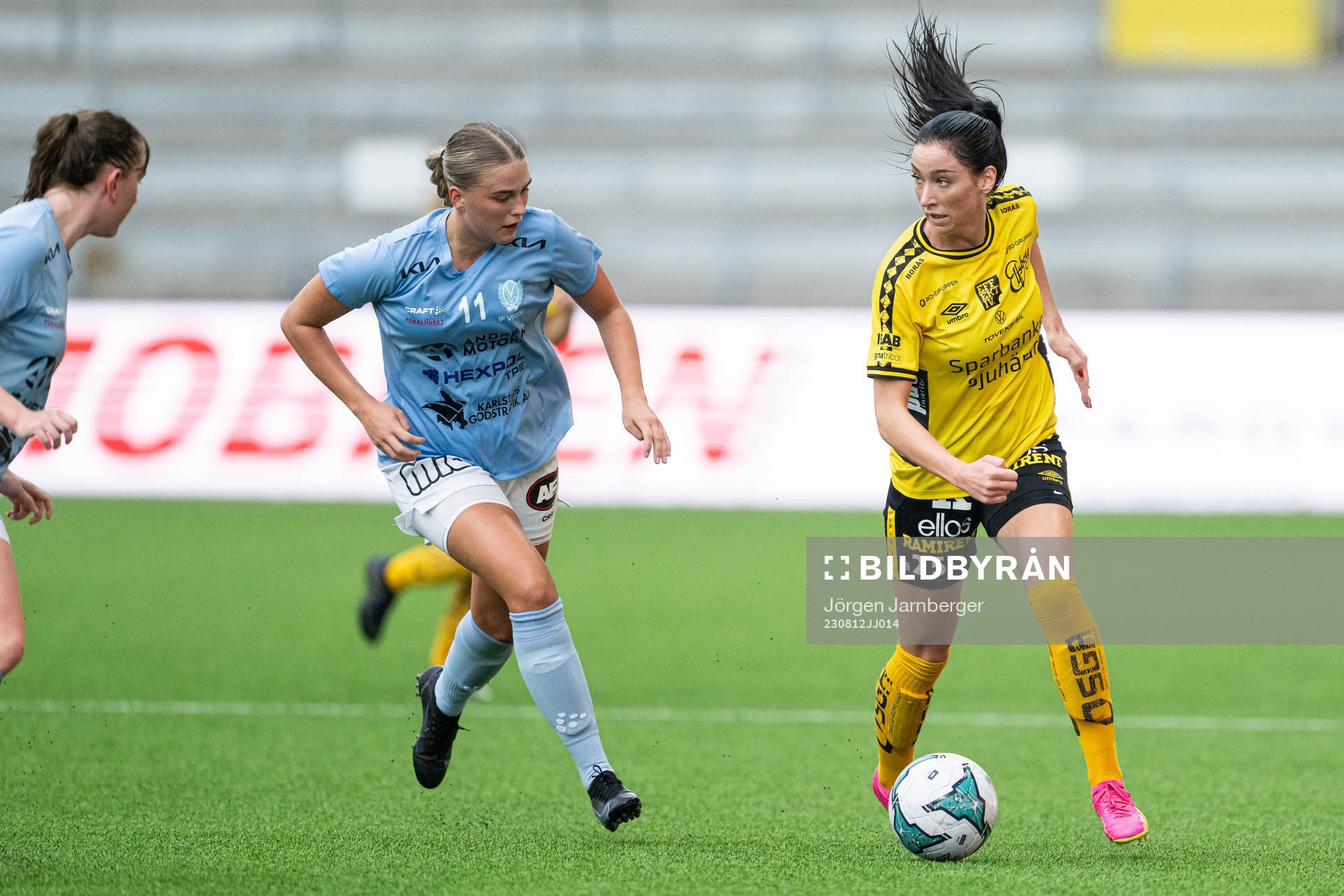 Vikens Alicia Frankert och Elfsborgs Izabella Bergström
