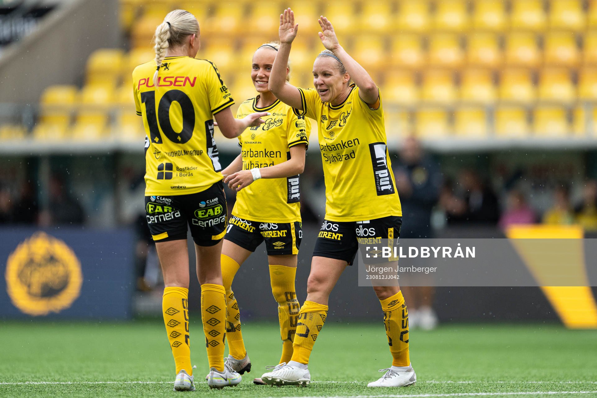 Elfsborgs Tea Skoglund och Linda Westberg Carlsson jublar