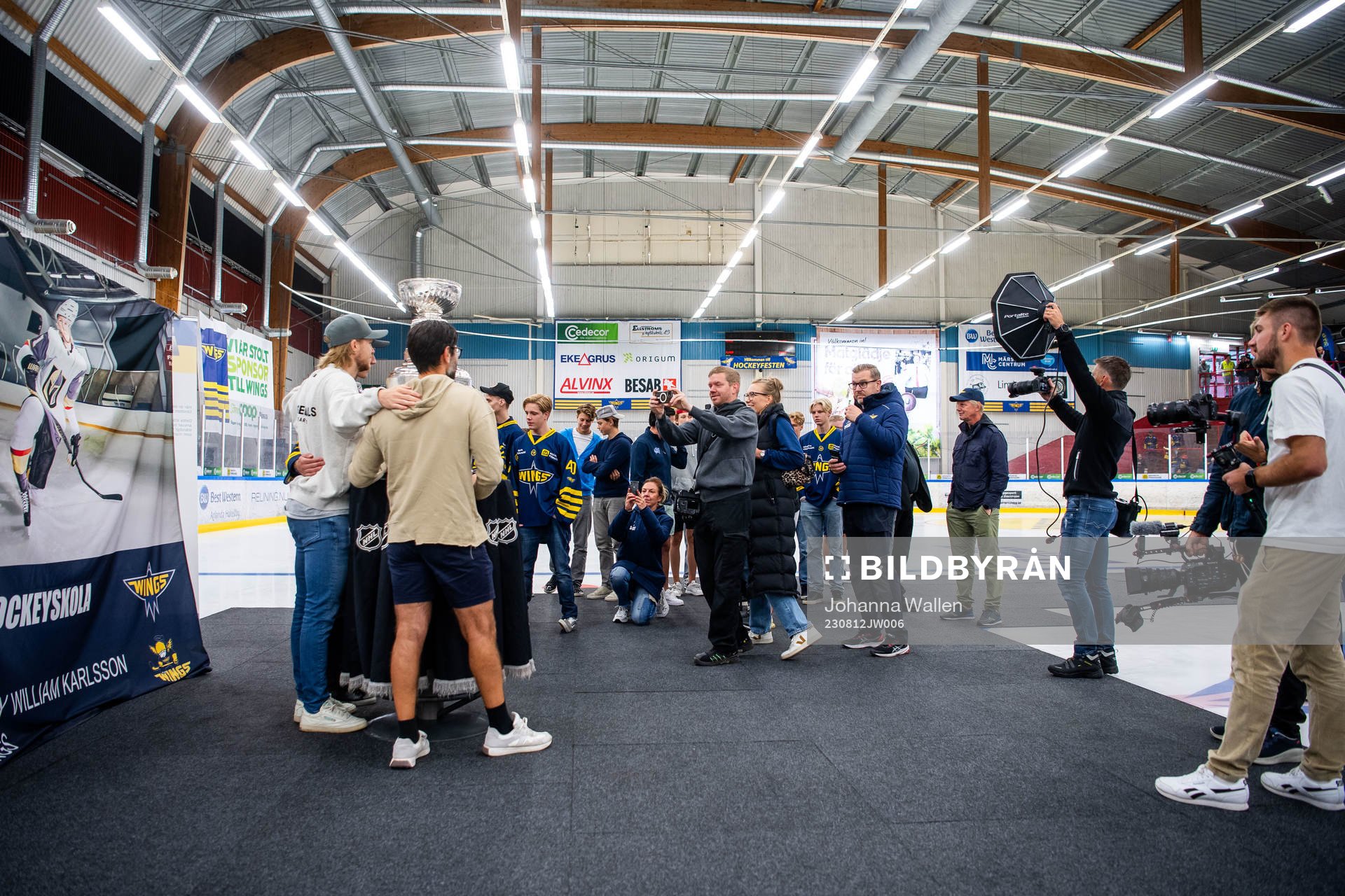 William Karlsson visar upp Stanley Cup-pokalen