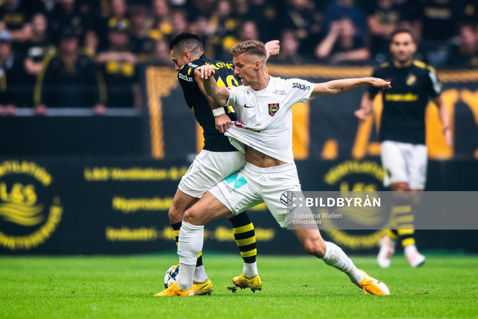 AIKs Dino Besirovic och Brommapojkarnas Samuel Leach Holm