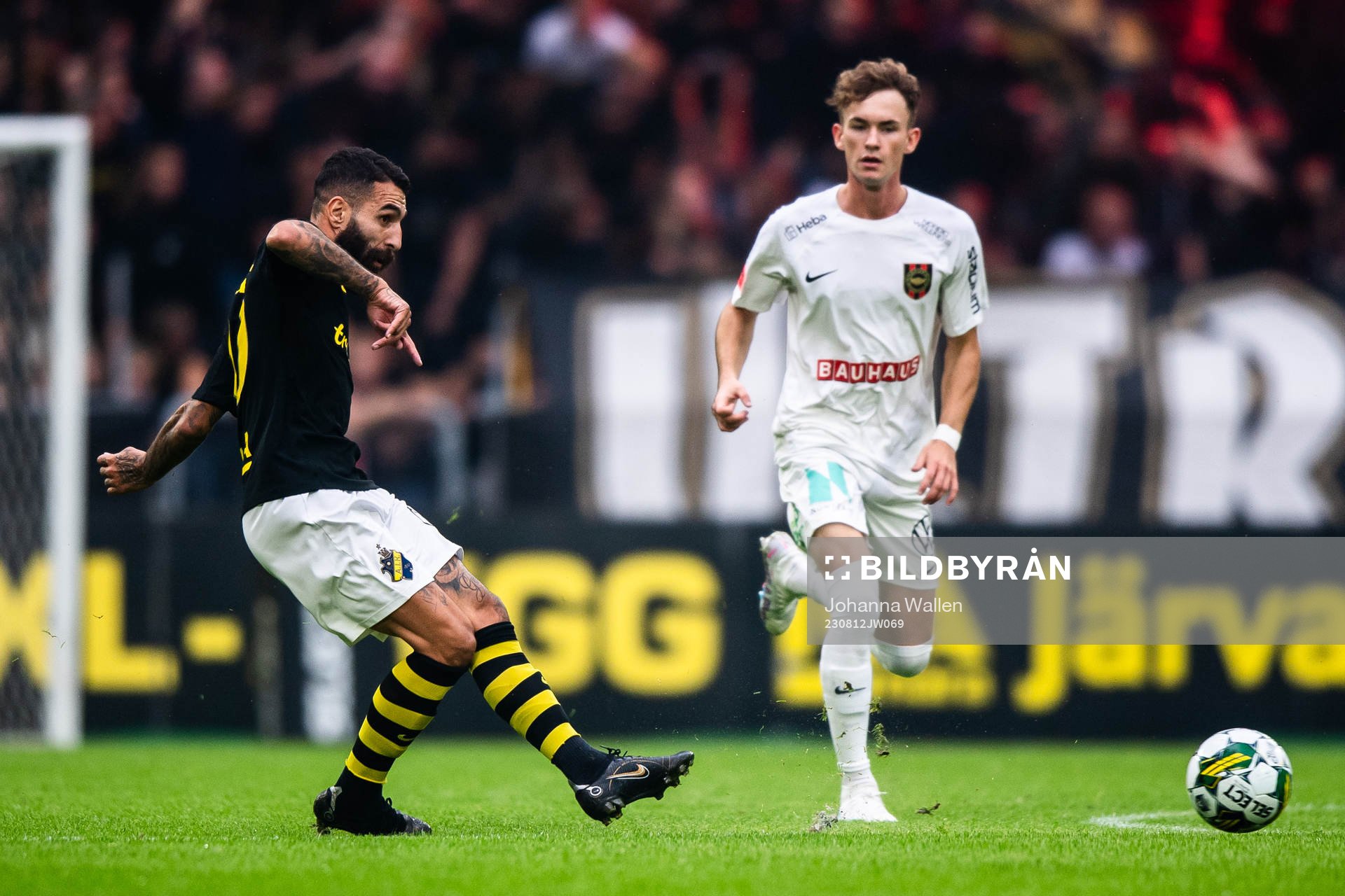 AIKs Jimmy Durmaz  och Brommapojkarnas Alexander Johansson