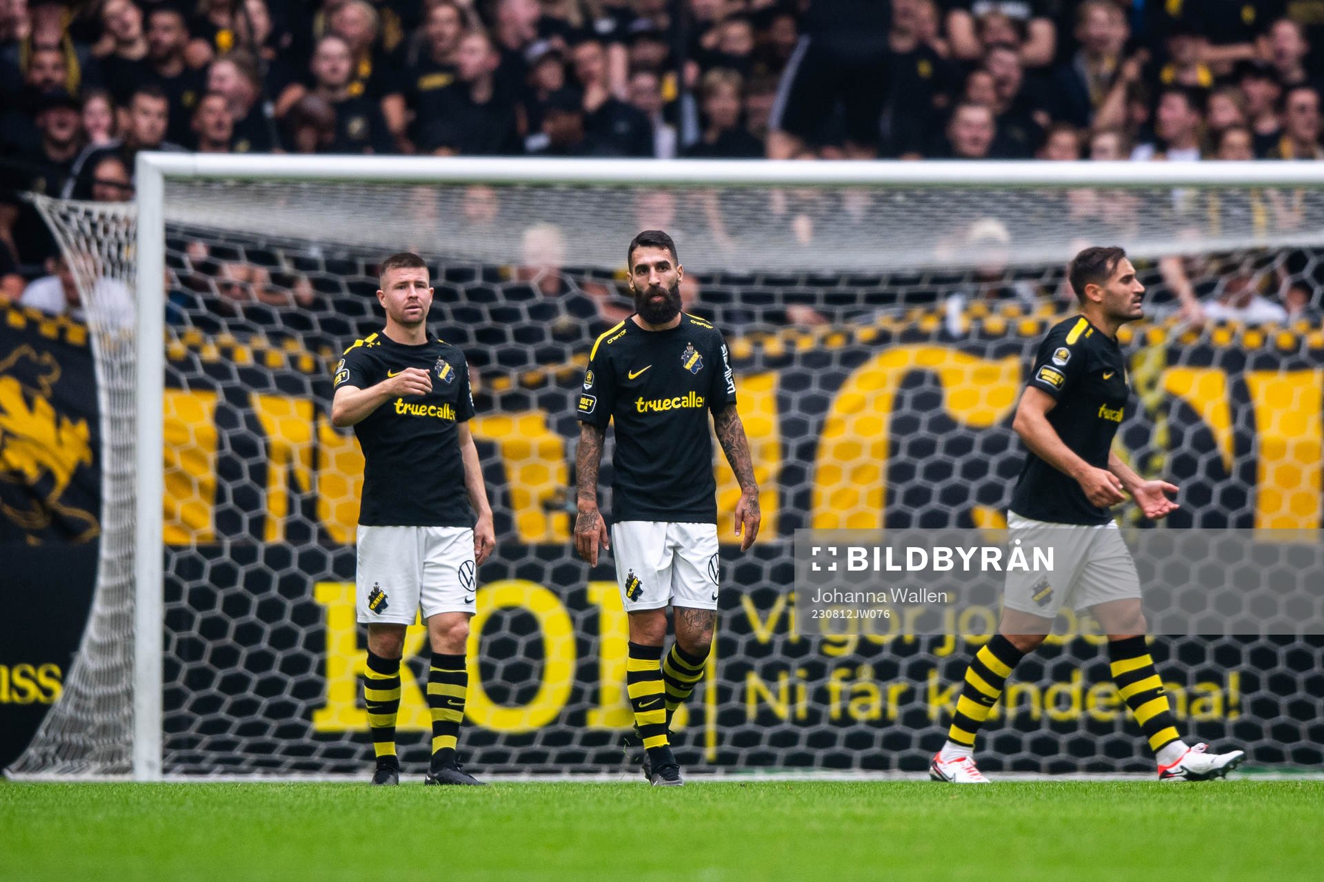 AIKs Mads Døhr Thychosen och Jimmy Durmaz  deppar