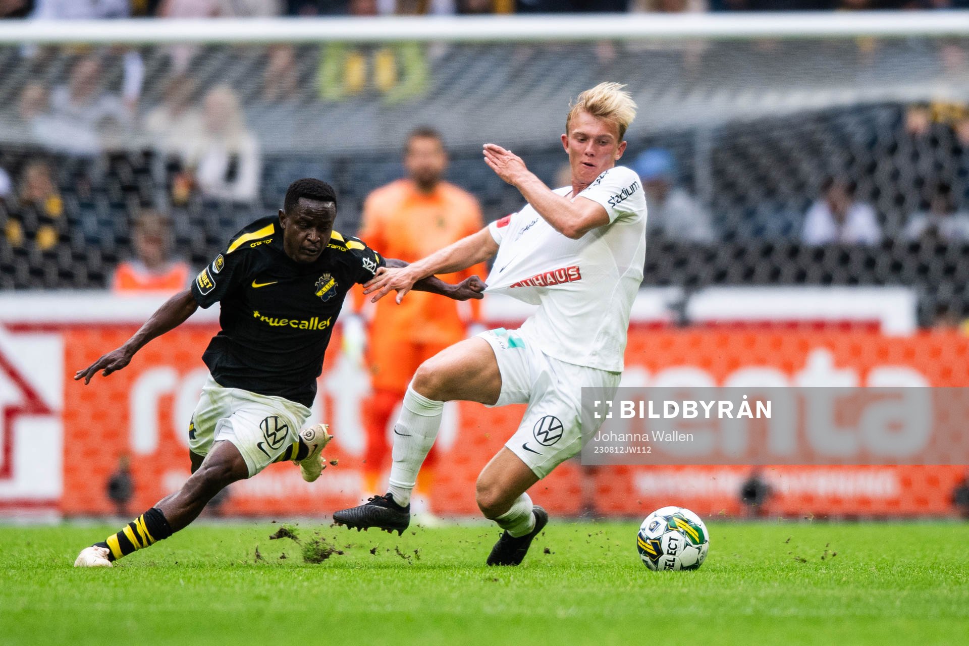 AIKs Erick Otieno och Brommapojkarnas Alexander Jensen