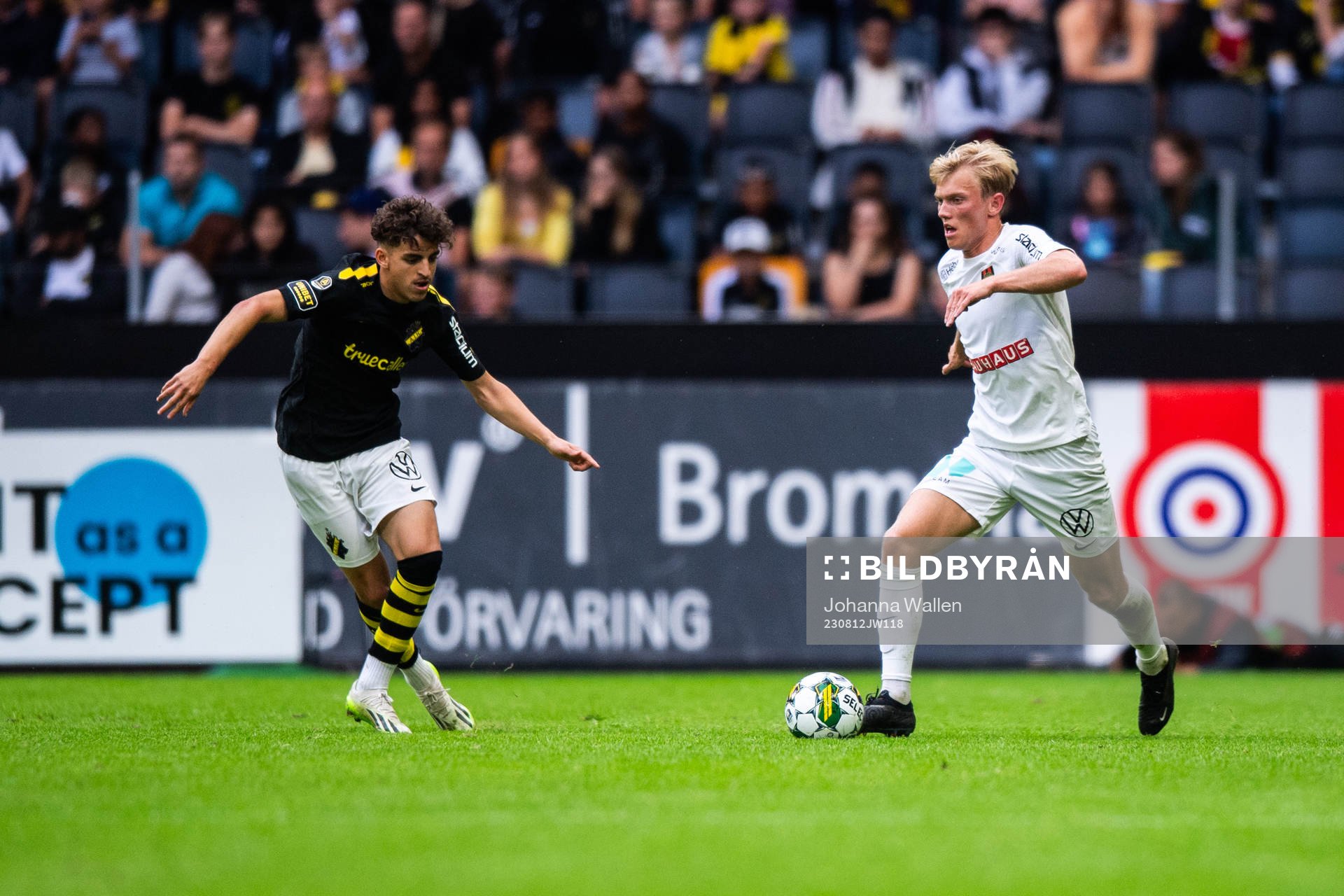 AIKs Taha Ayari och Brommapojkarnas Alexander Jensen