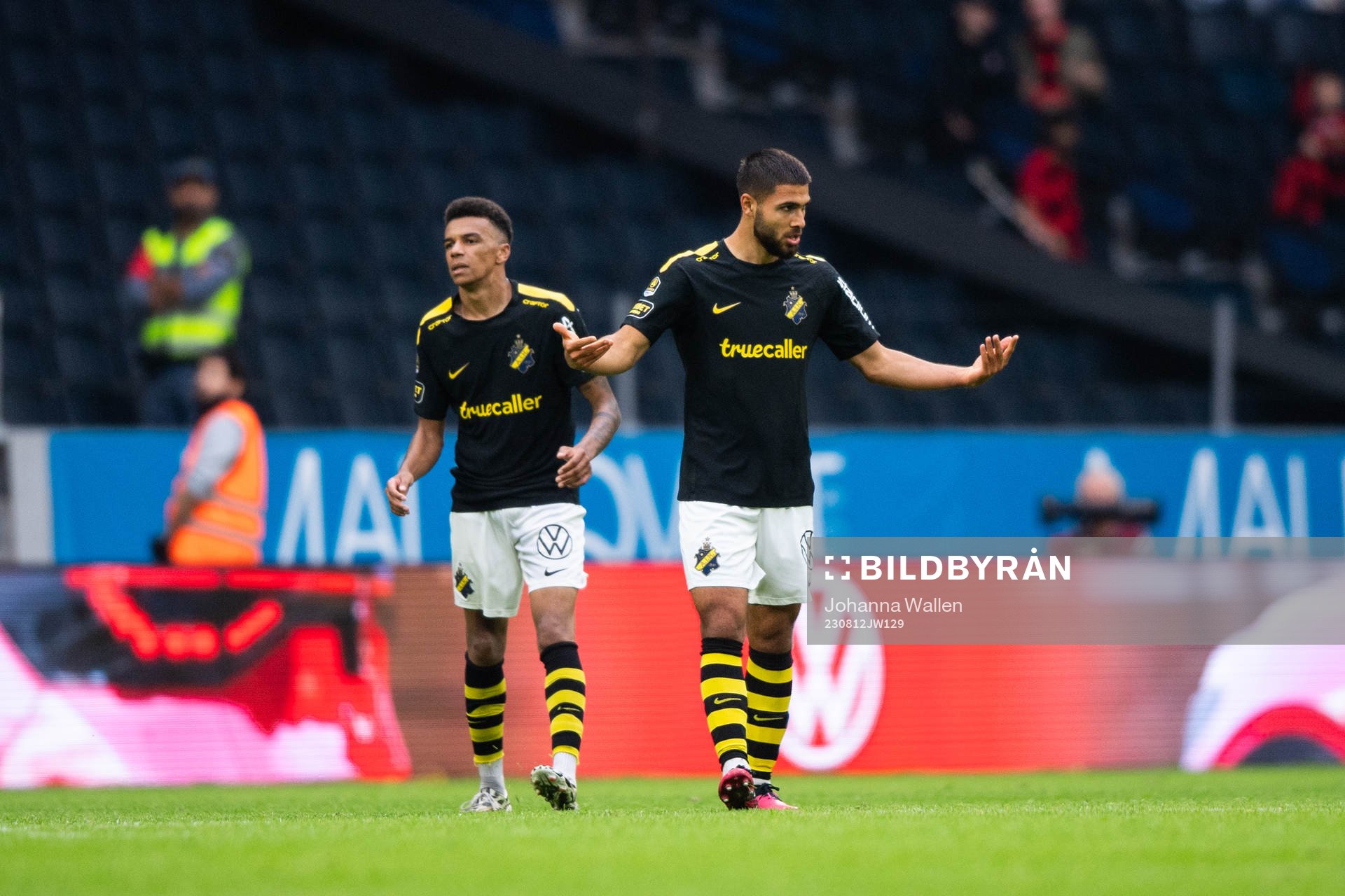 AIKs Omar Faraj jublar efter 2-2 under fotbollsmatchen i Allsvenskan mellan AIK och Brommapojkarna den 12 augusti 2023 i Stockholm. 