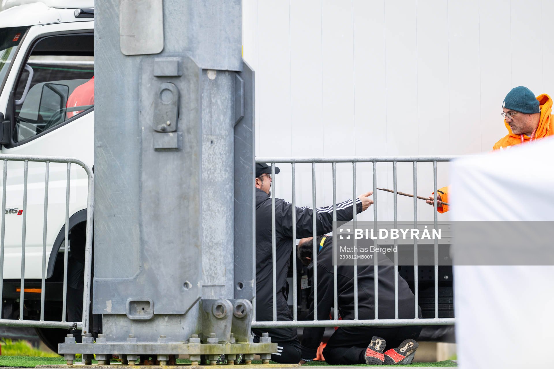 Medical doctor Houman Ebrahimi helps trying to resolve a problem with the kit truck of the Swedish women's national football team at a training session during the FIFA Women's World Cup on August 12, 2023 in Auckland.